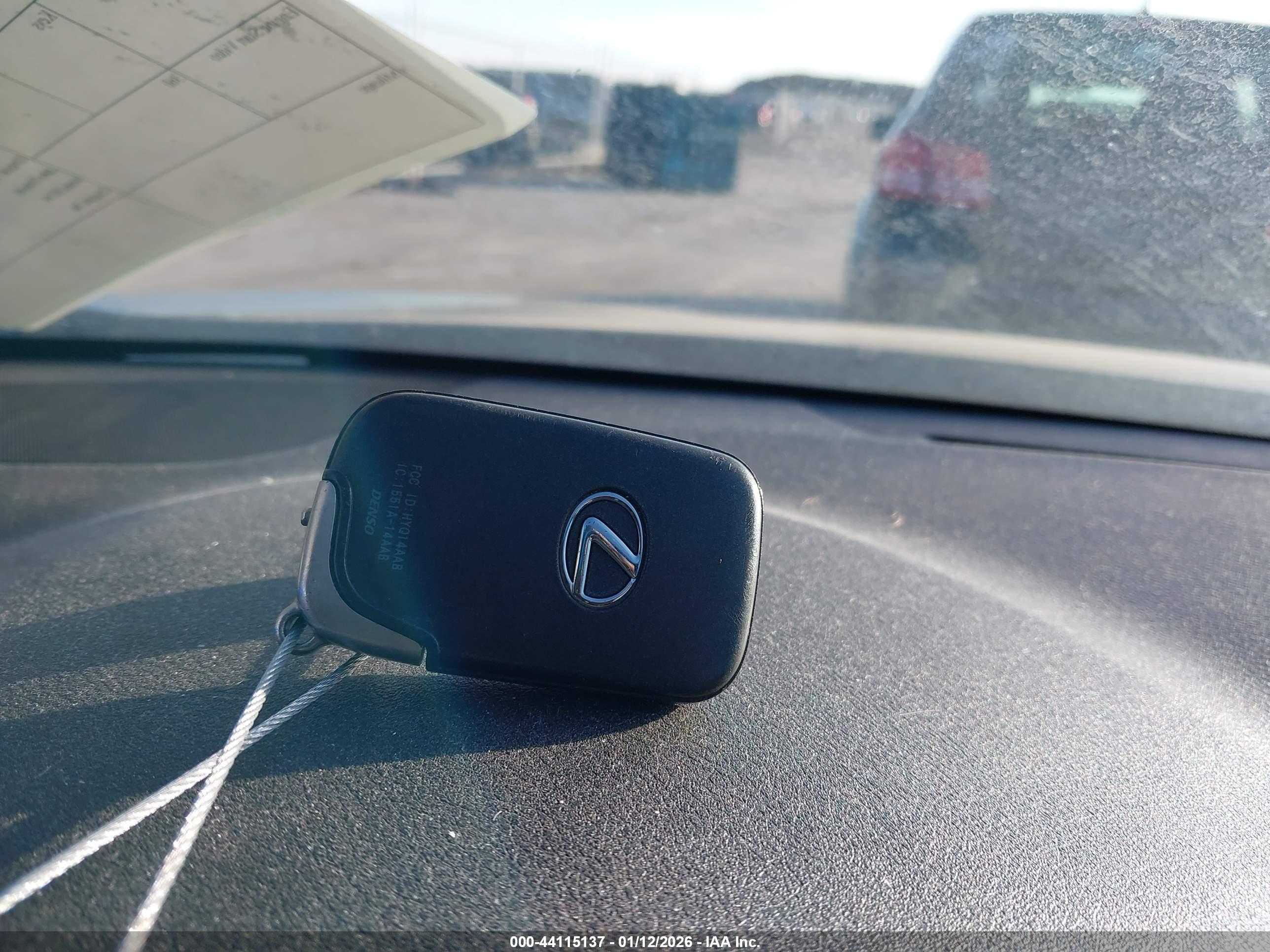 LEXUS ES image 11