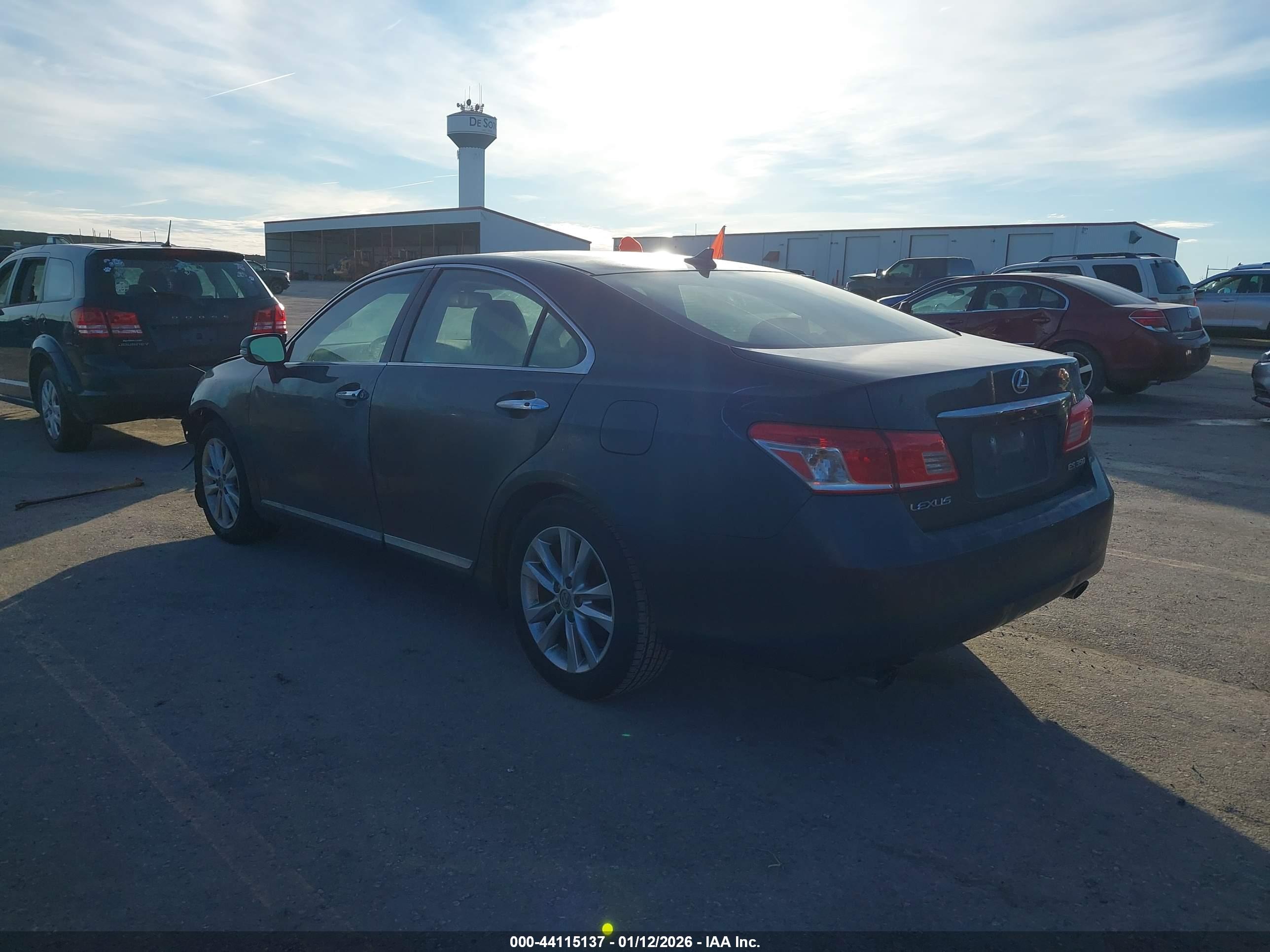 LEXUS ES image 3