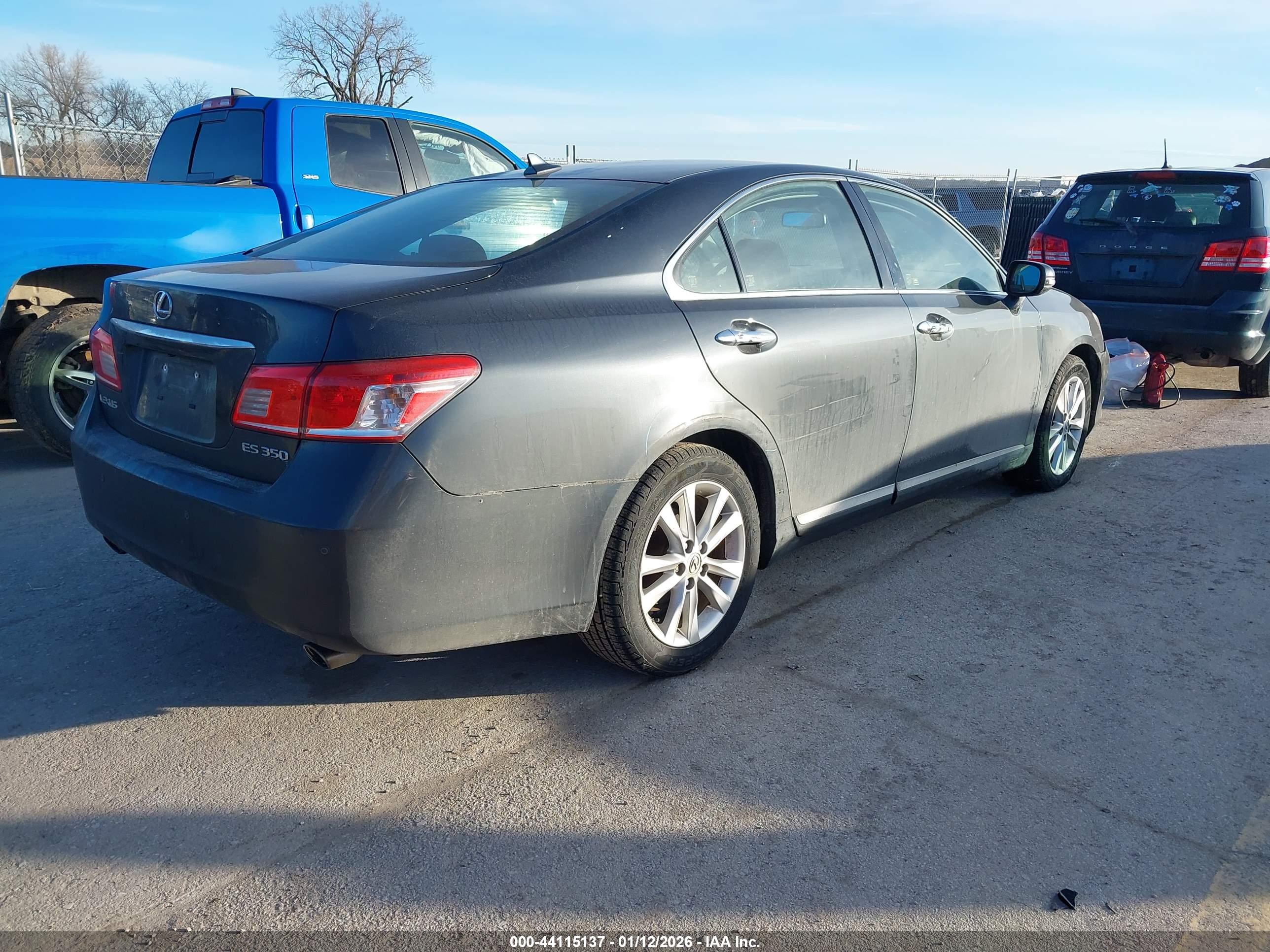 LEXUS ES image 4