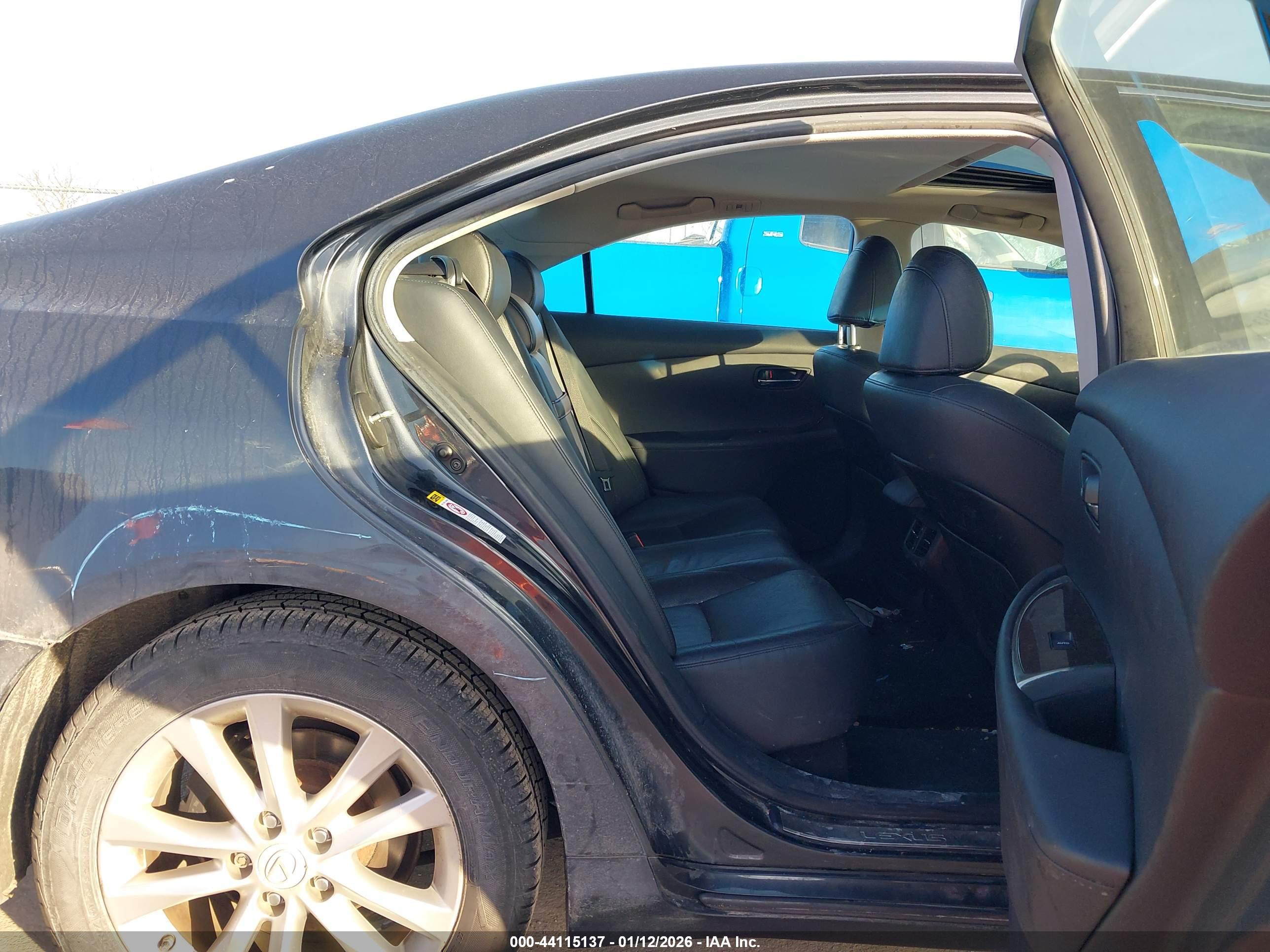 LEXUS ES image 8