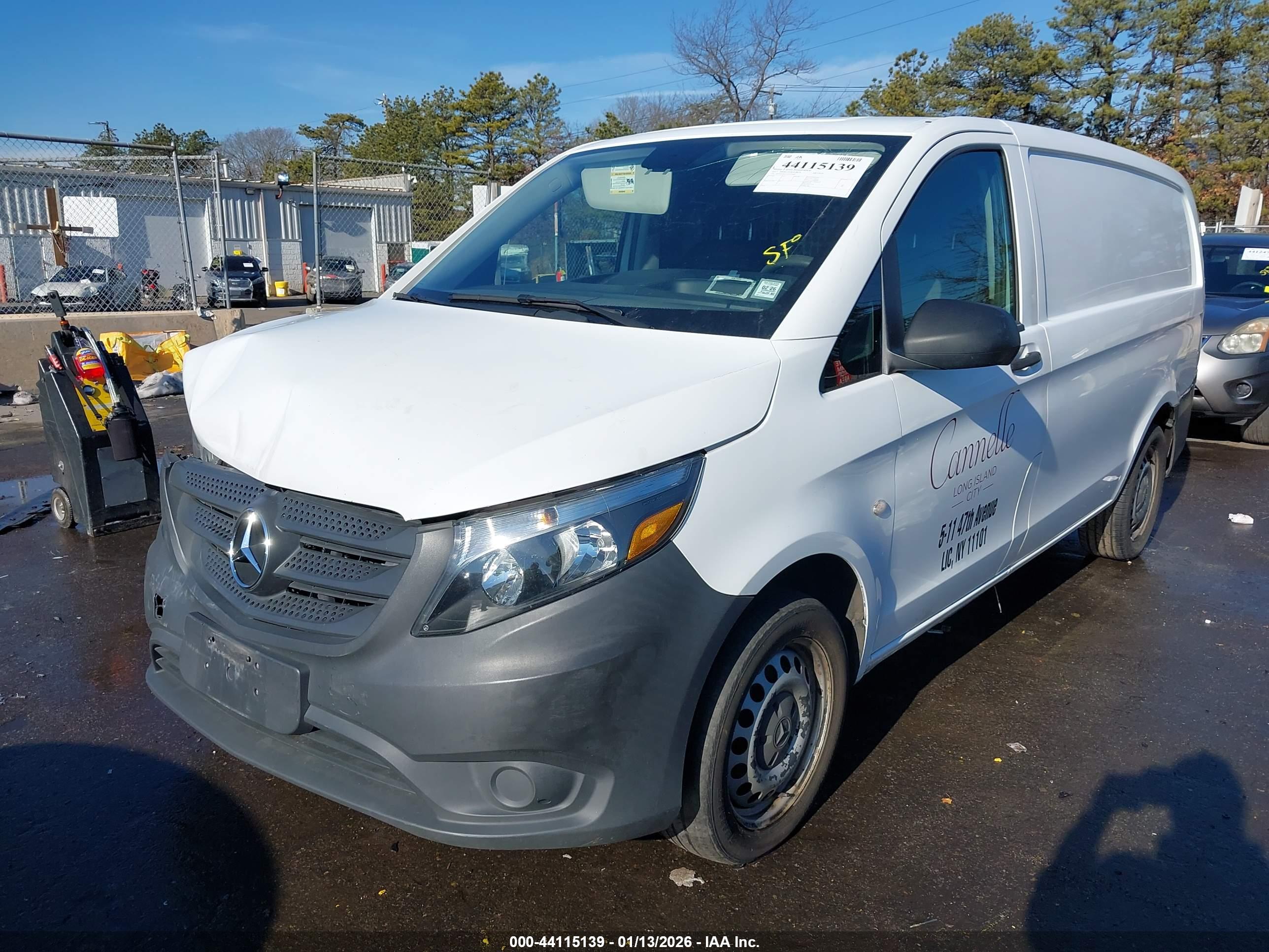 MERCEDES-BENZ METRIS image 2