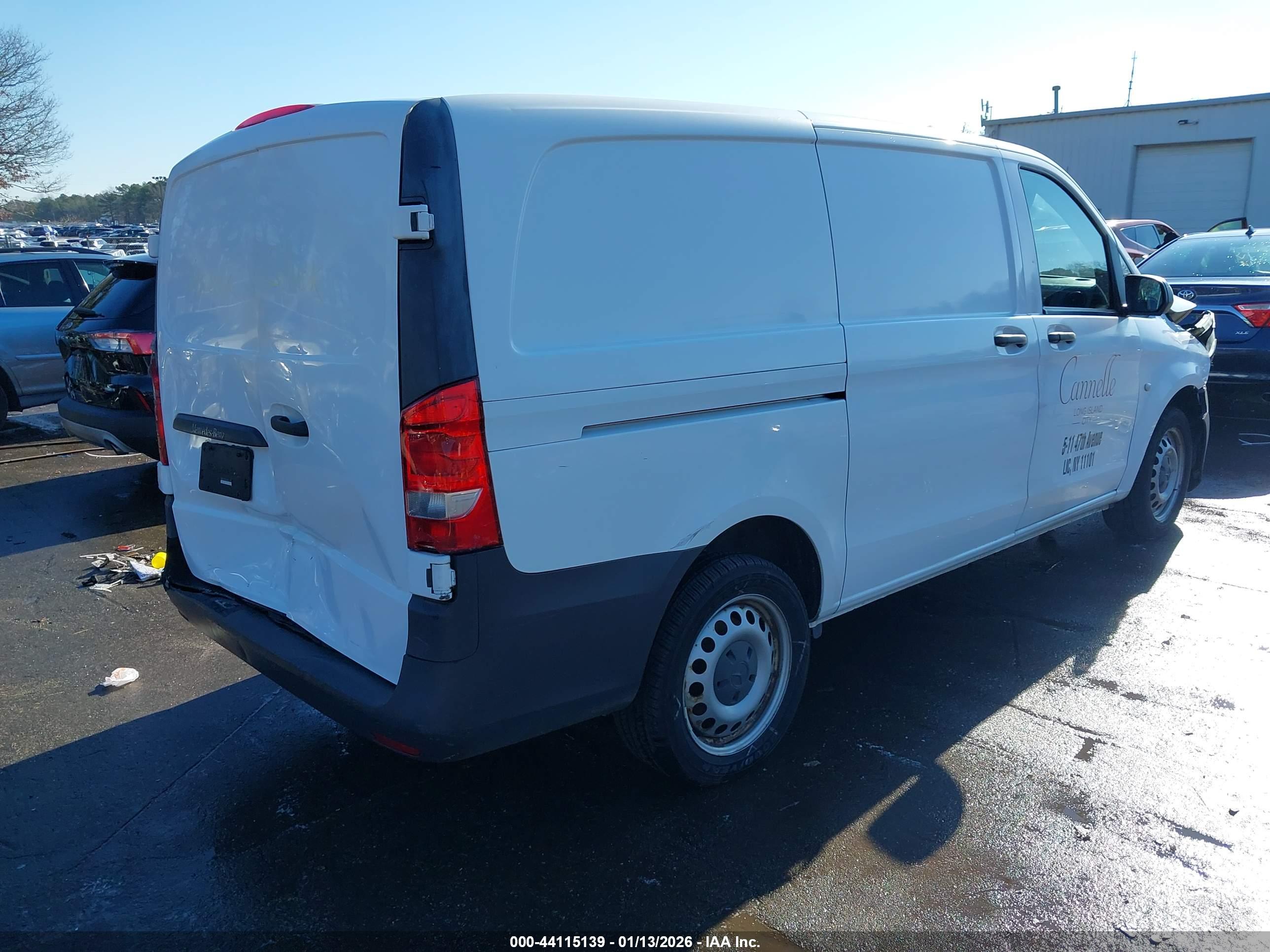 MERCEDES-BENZ METRIS image 4