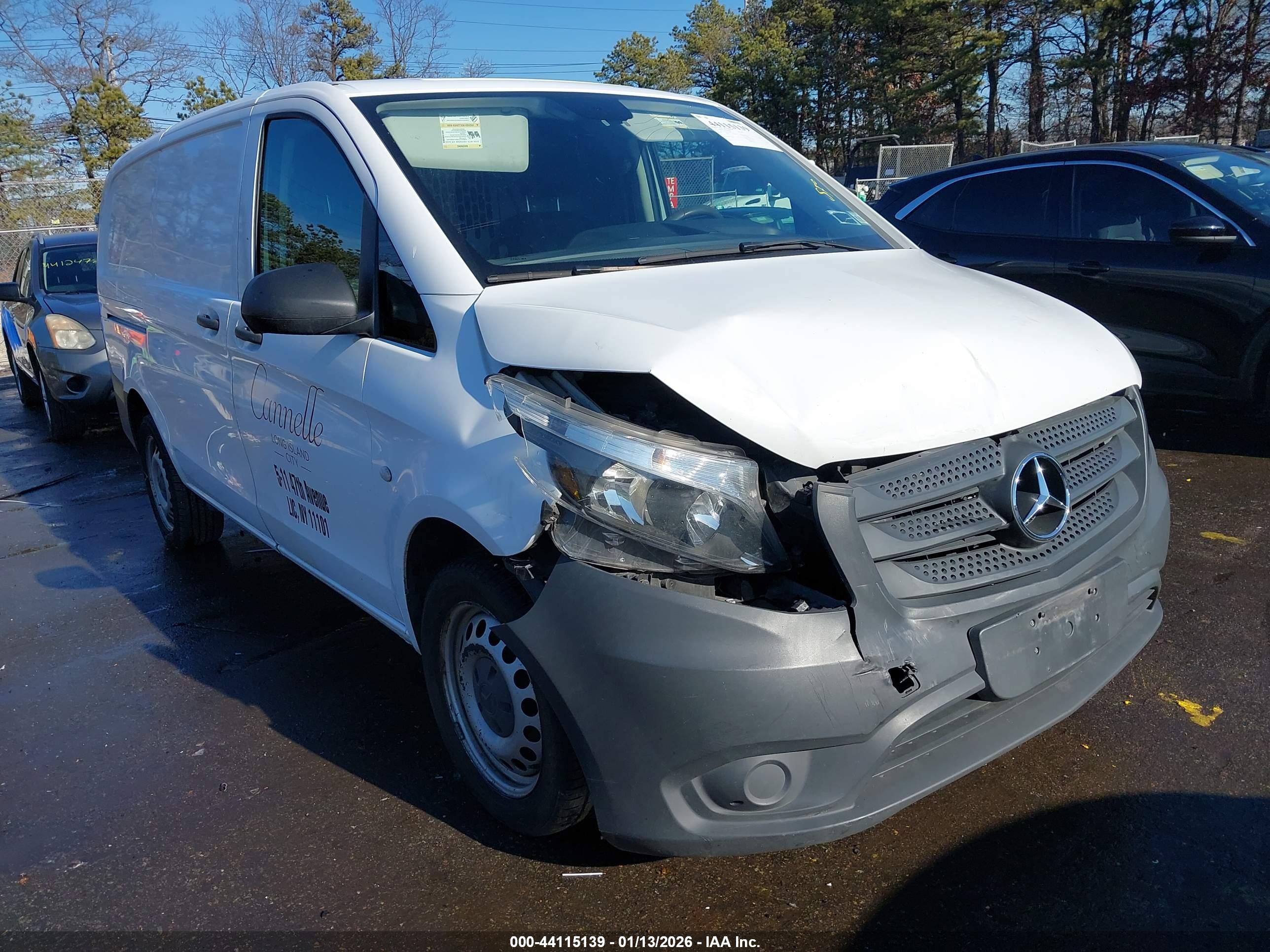MERCEDES-BENZ METRIS image 6