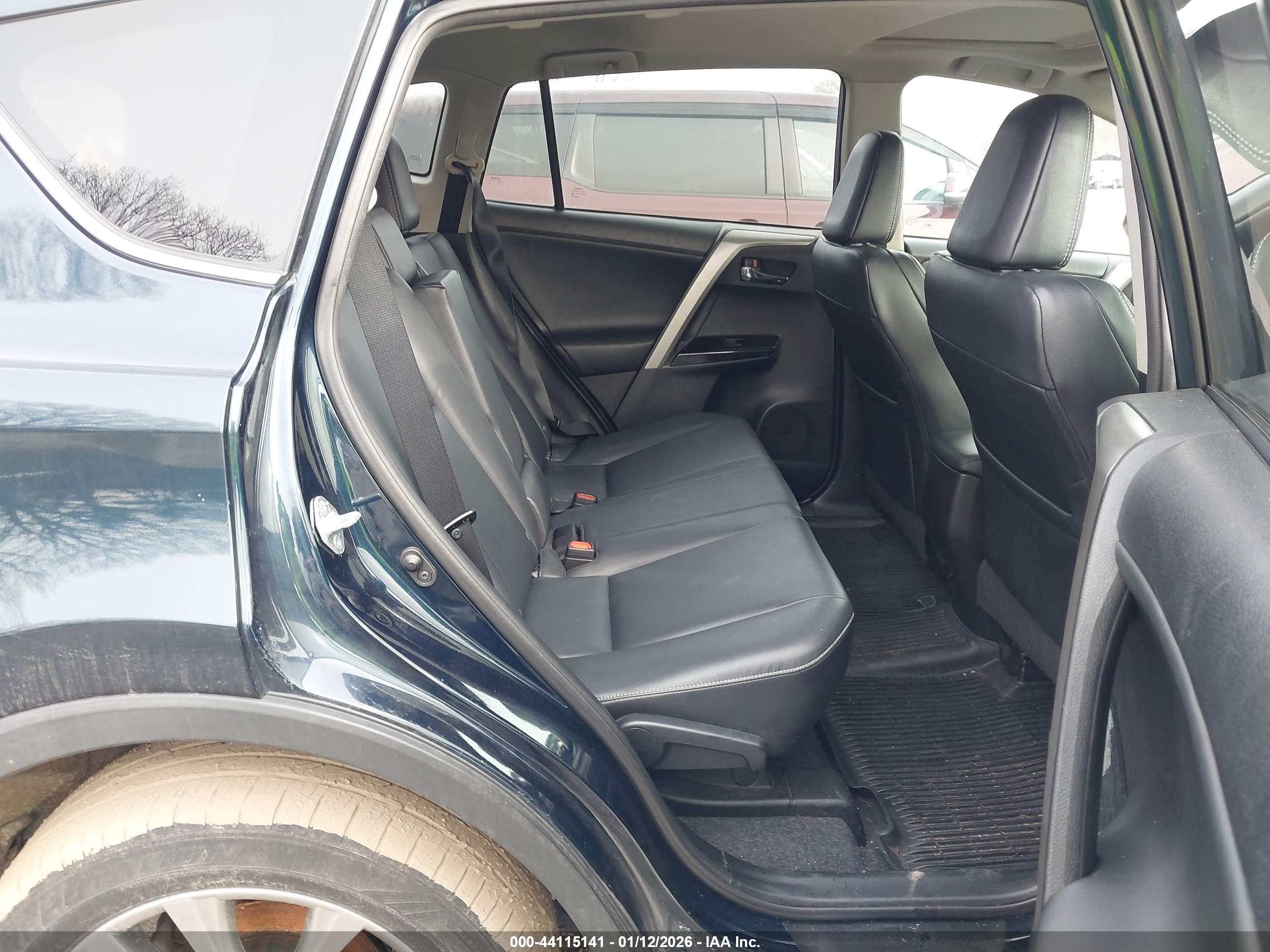 TOYOTA RAV4 image 8