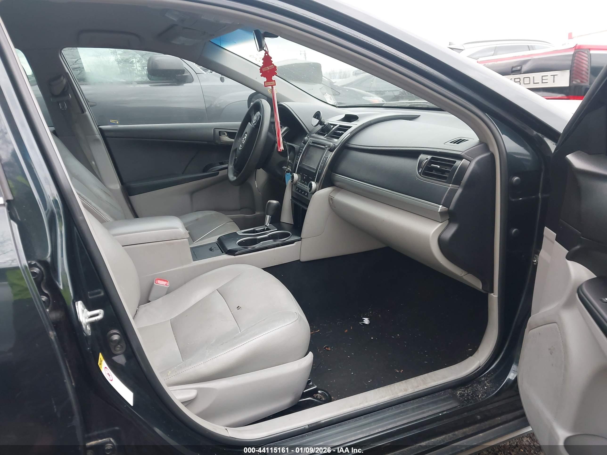 TOYOTA CAMRY image 5