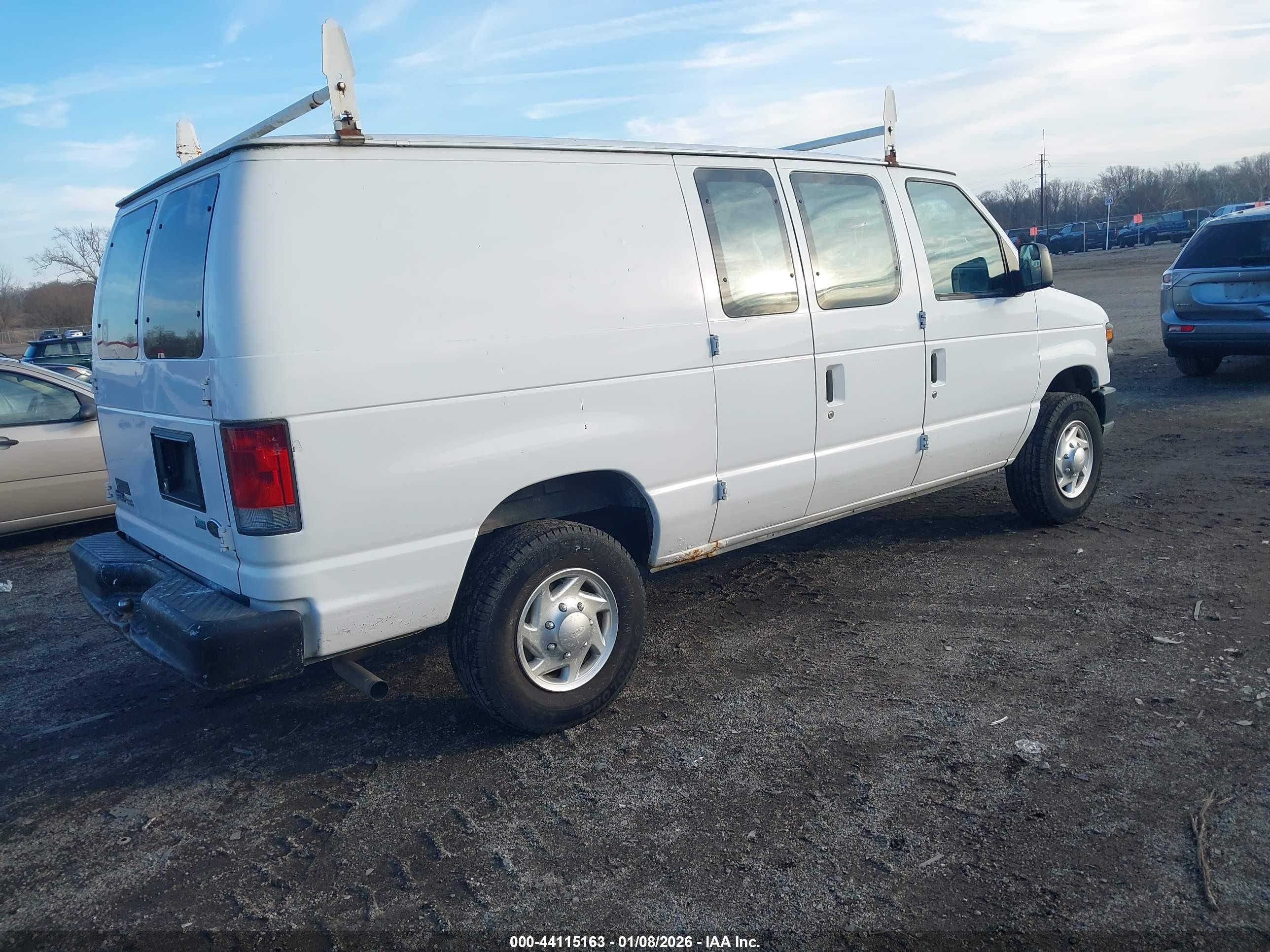 FORD E-250 image 4