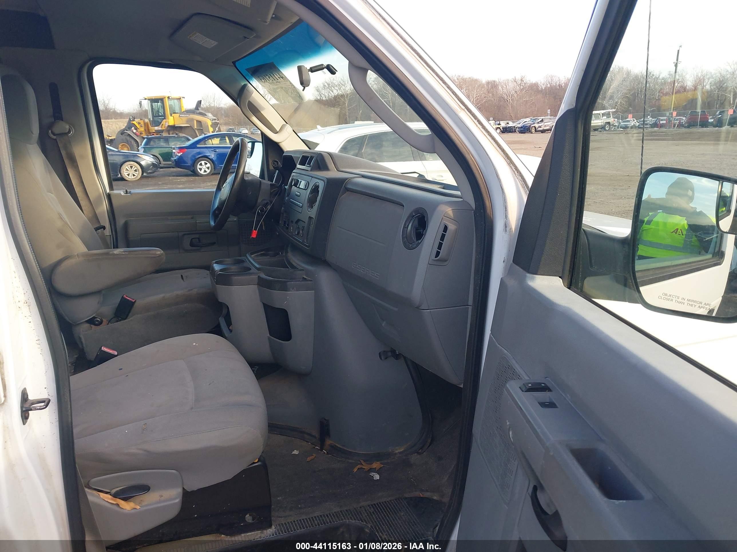 FORD E-250 image 5
