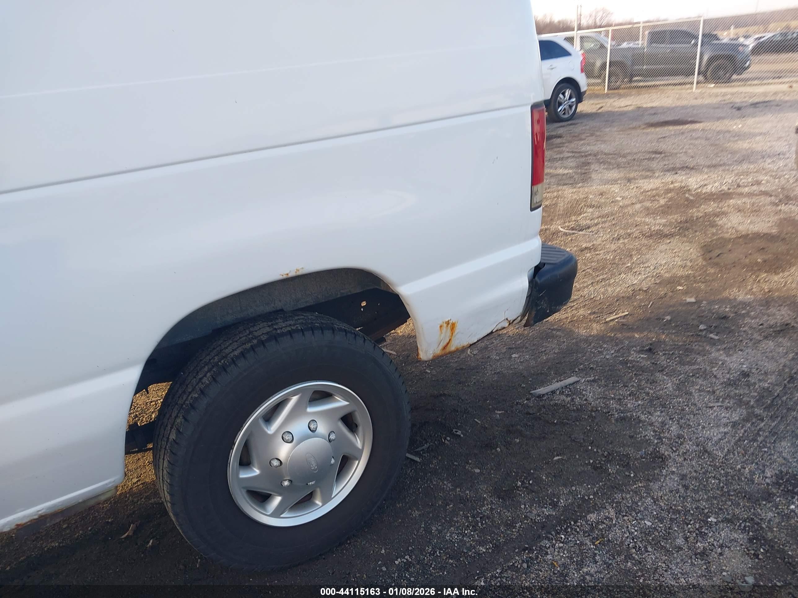 FORD E-250 image 6