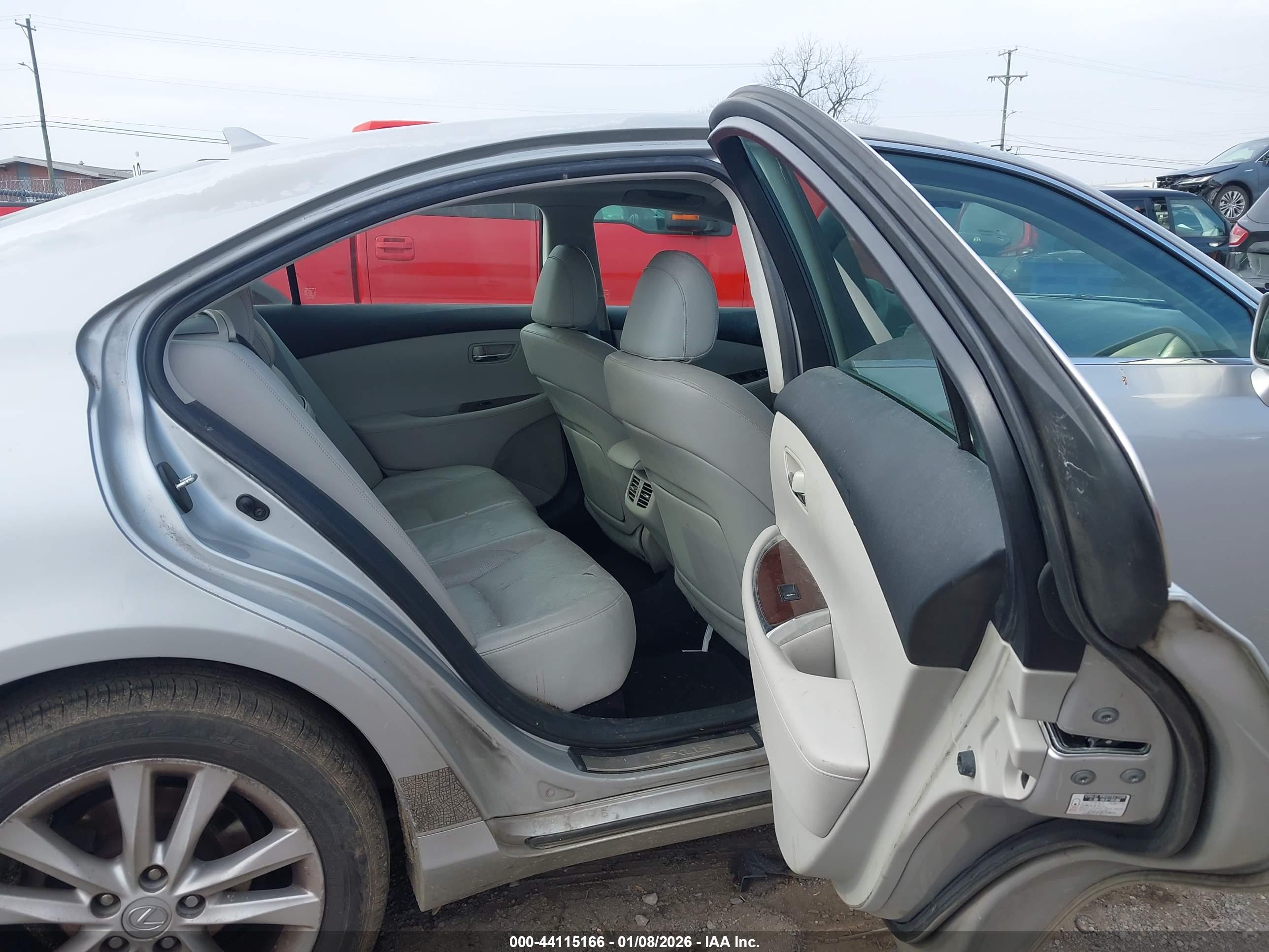 LEXUS ES image 8