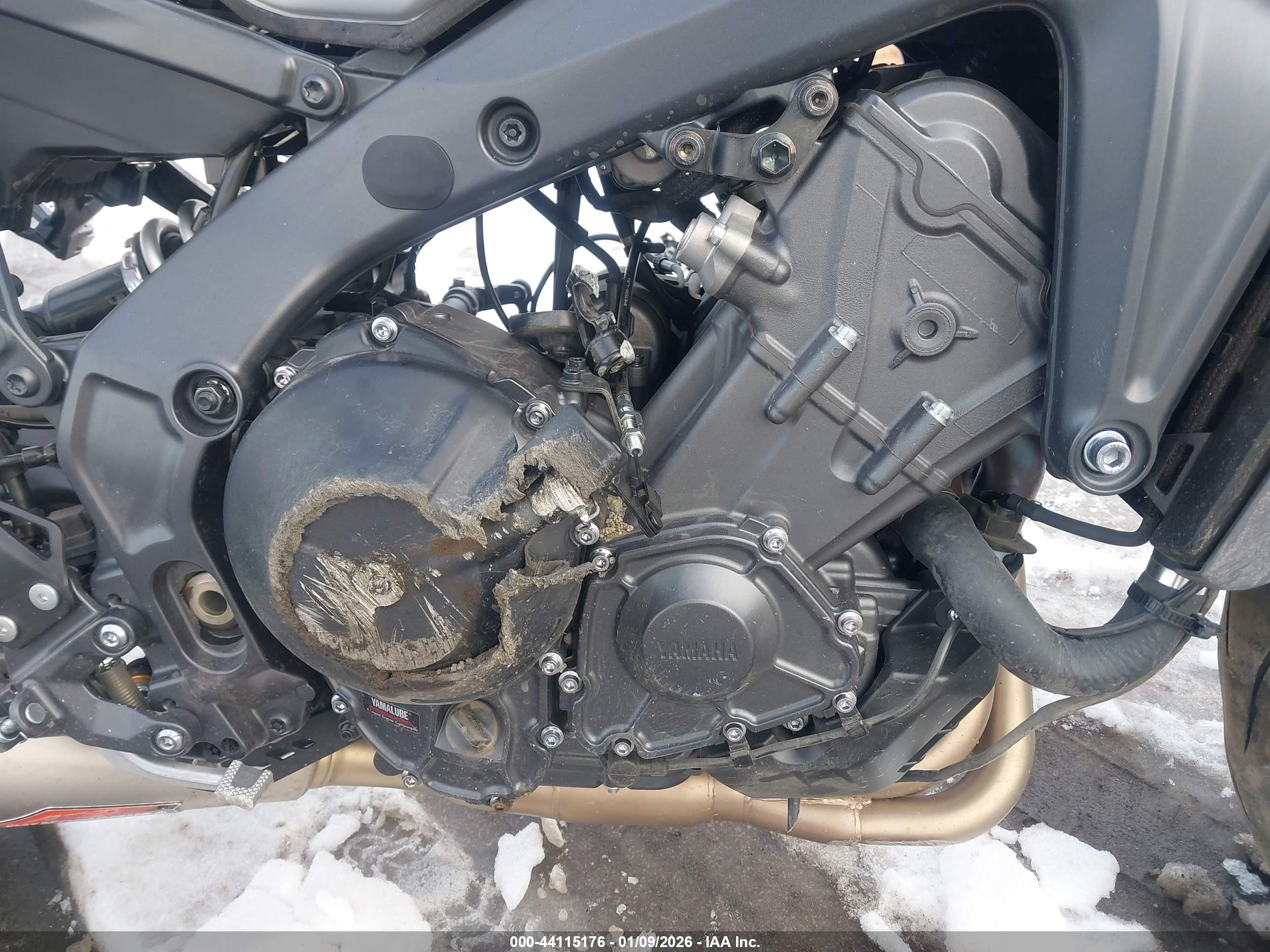 YAMAHA MT09 image 8