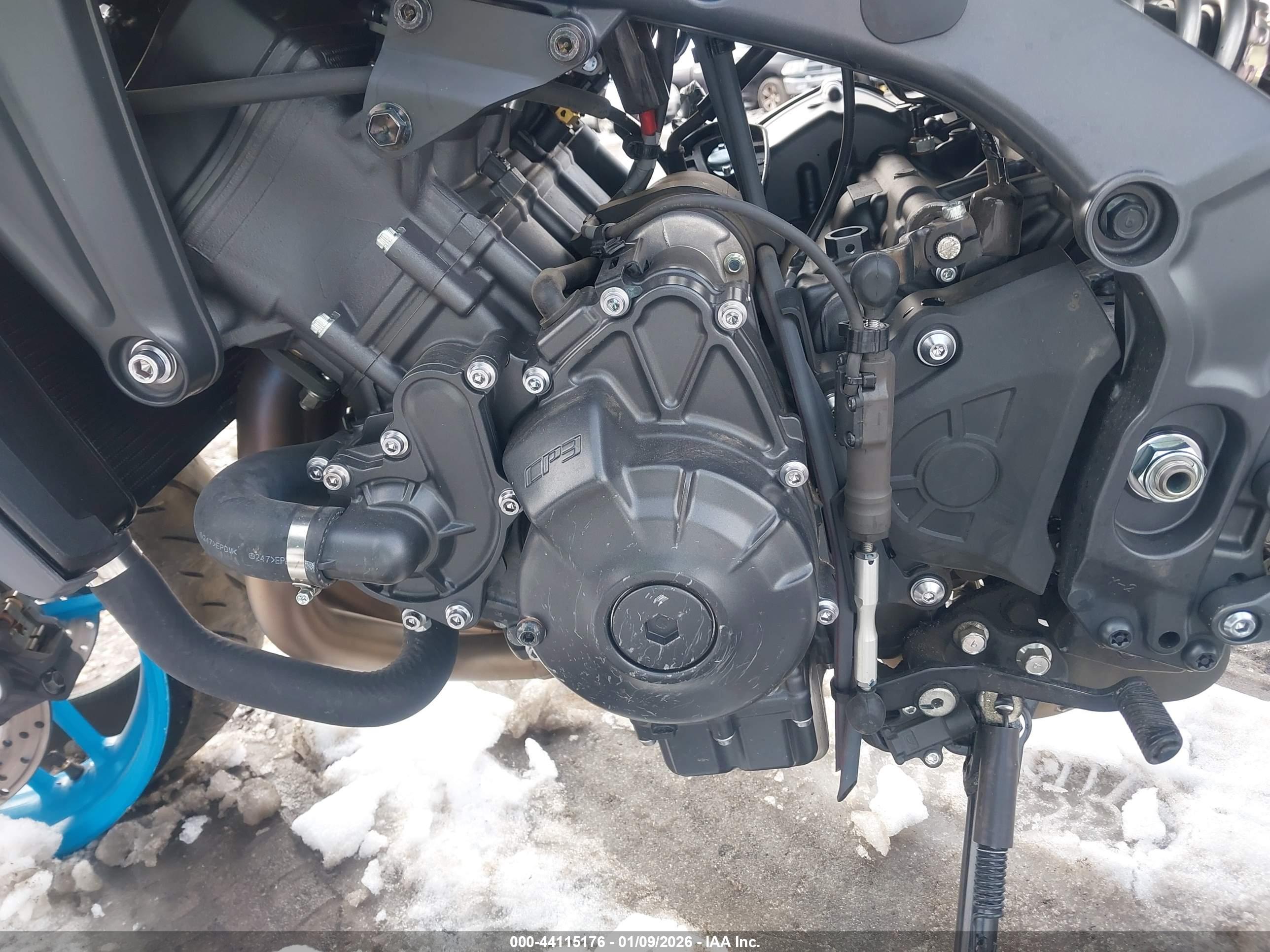 YAMAHA MT09 image 9