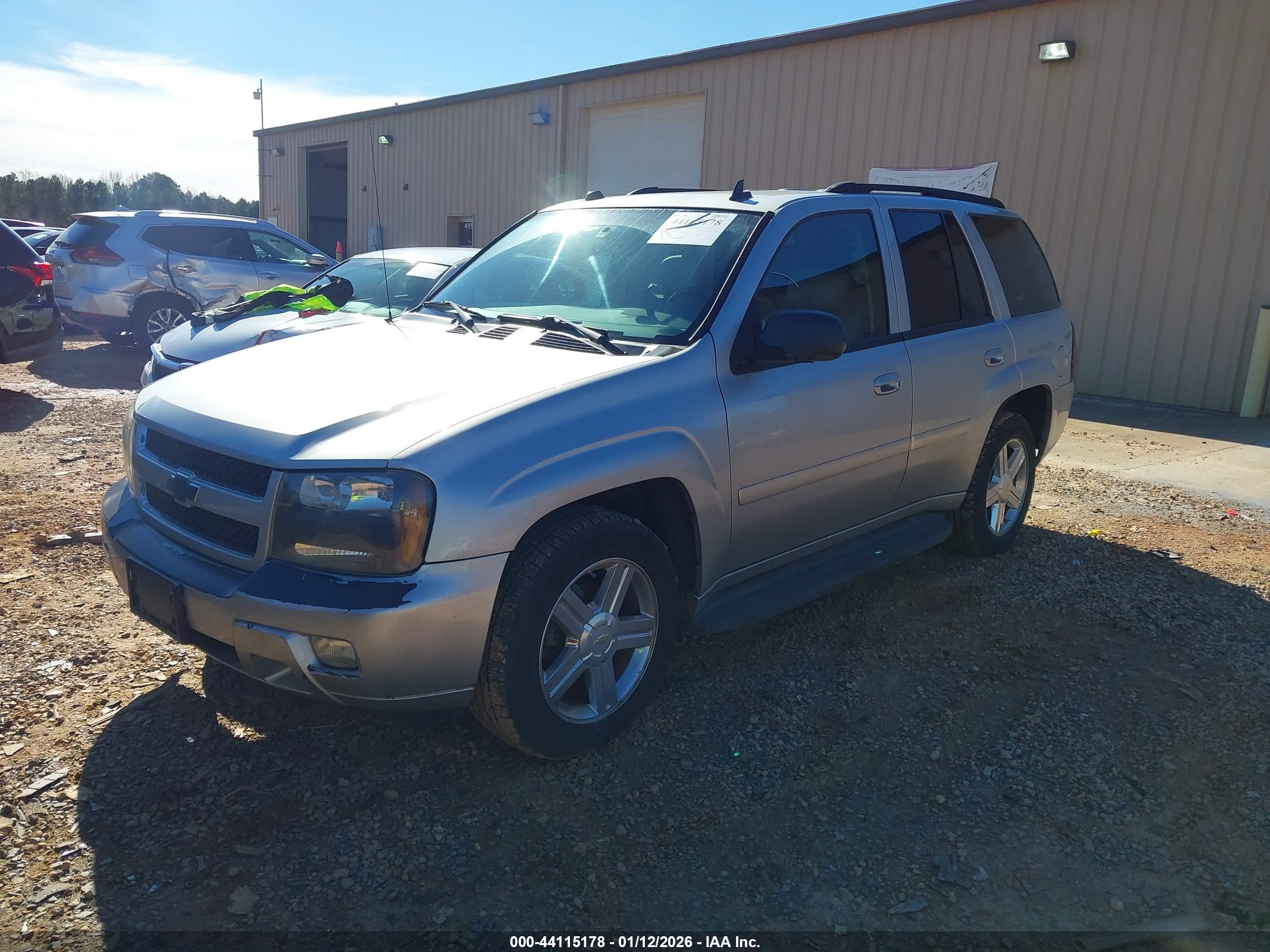 CHEVROLET TRAILBLAZER image 2
