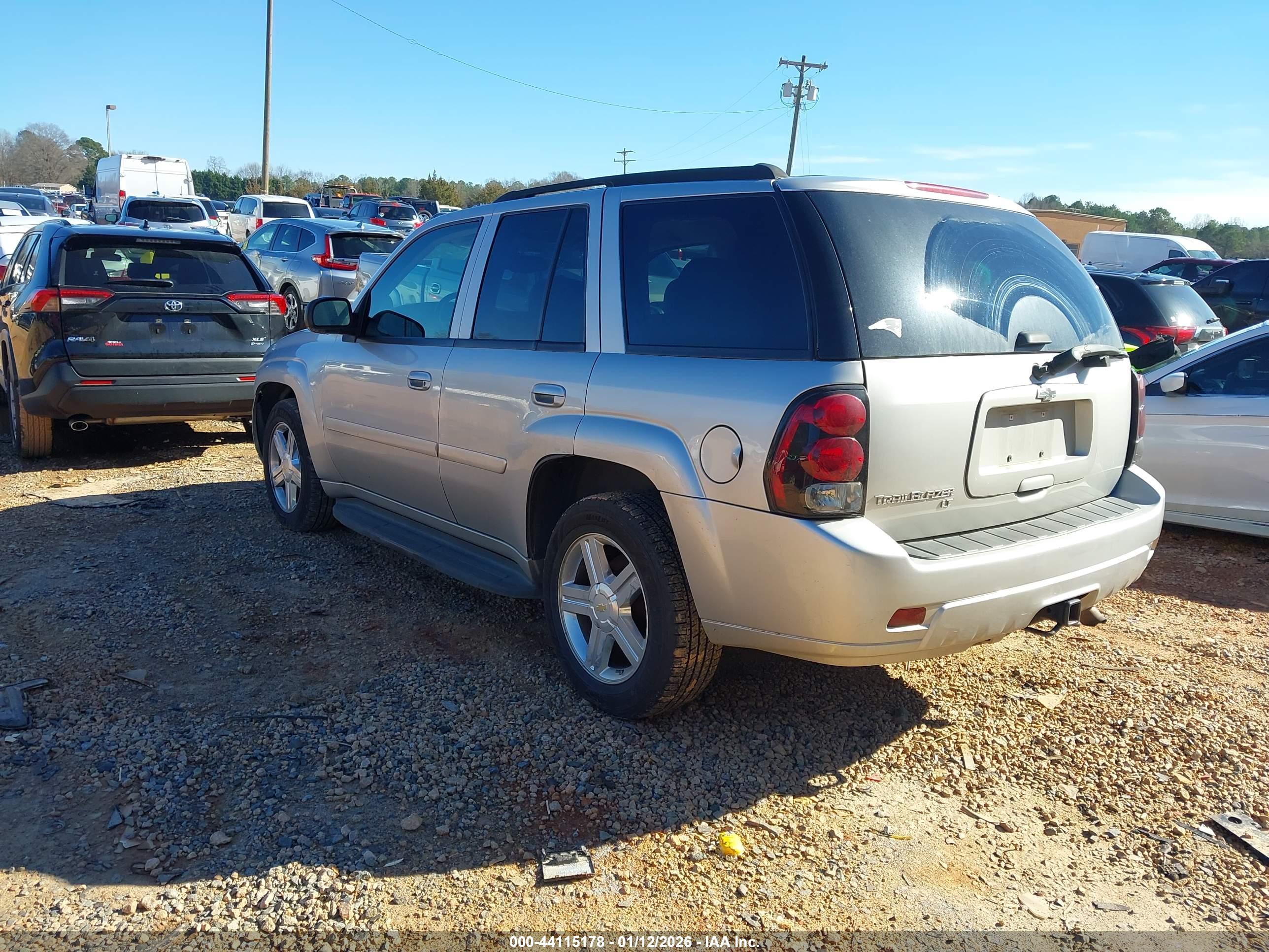 CHEVROLET TRAILBLAZER image 3