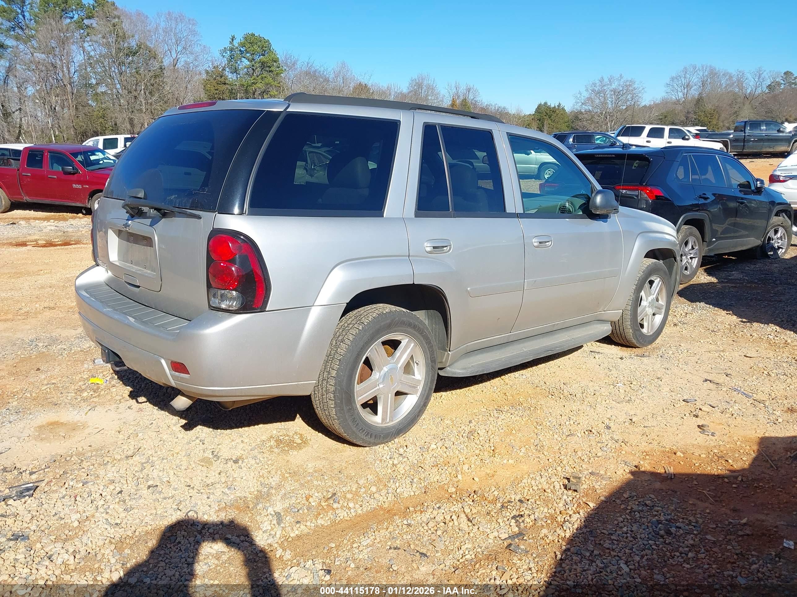CHEVROLET TRAILBLAZER image 4