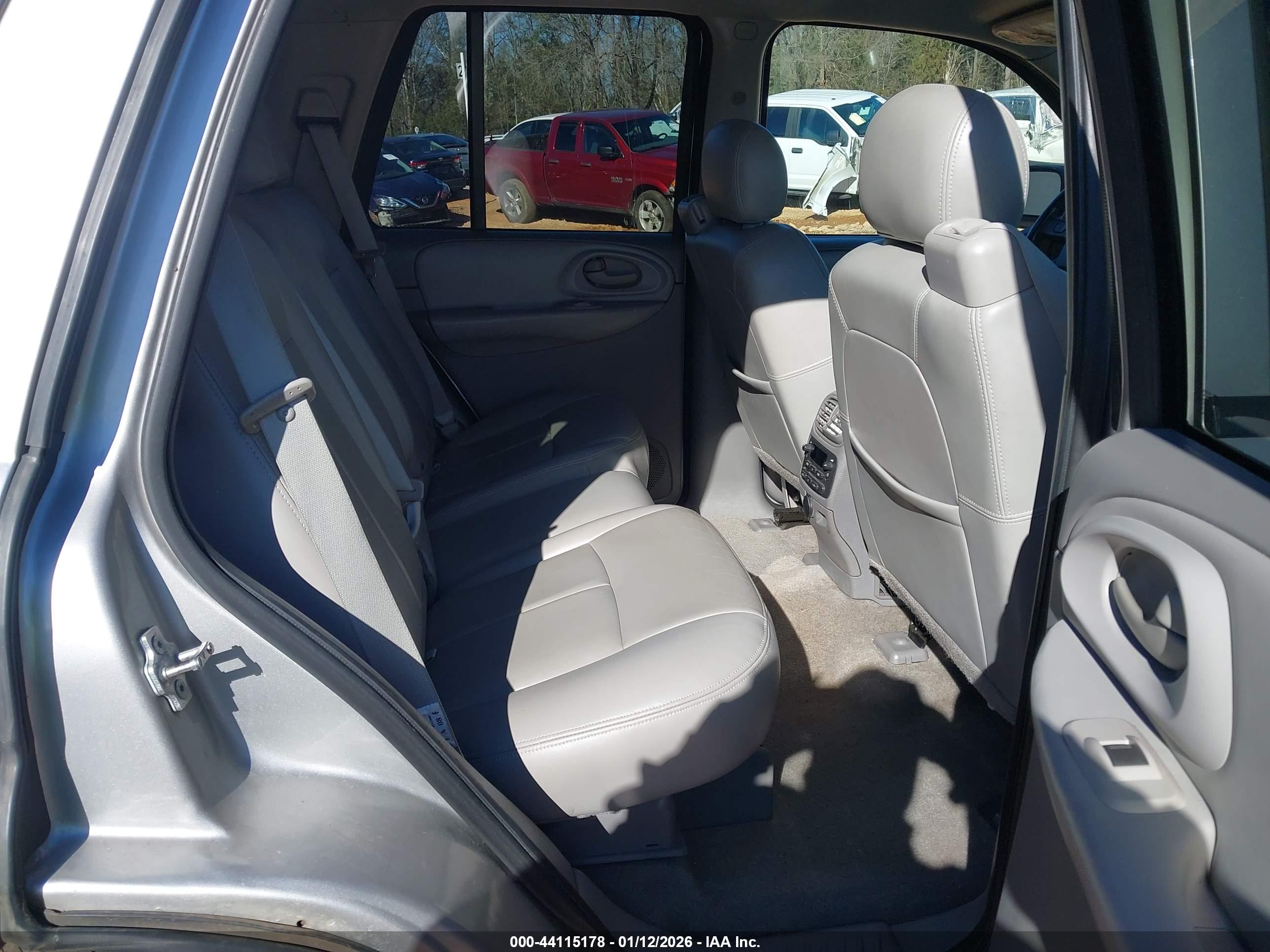 CHEVROLET TRAILBLAZER image 8