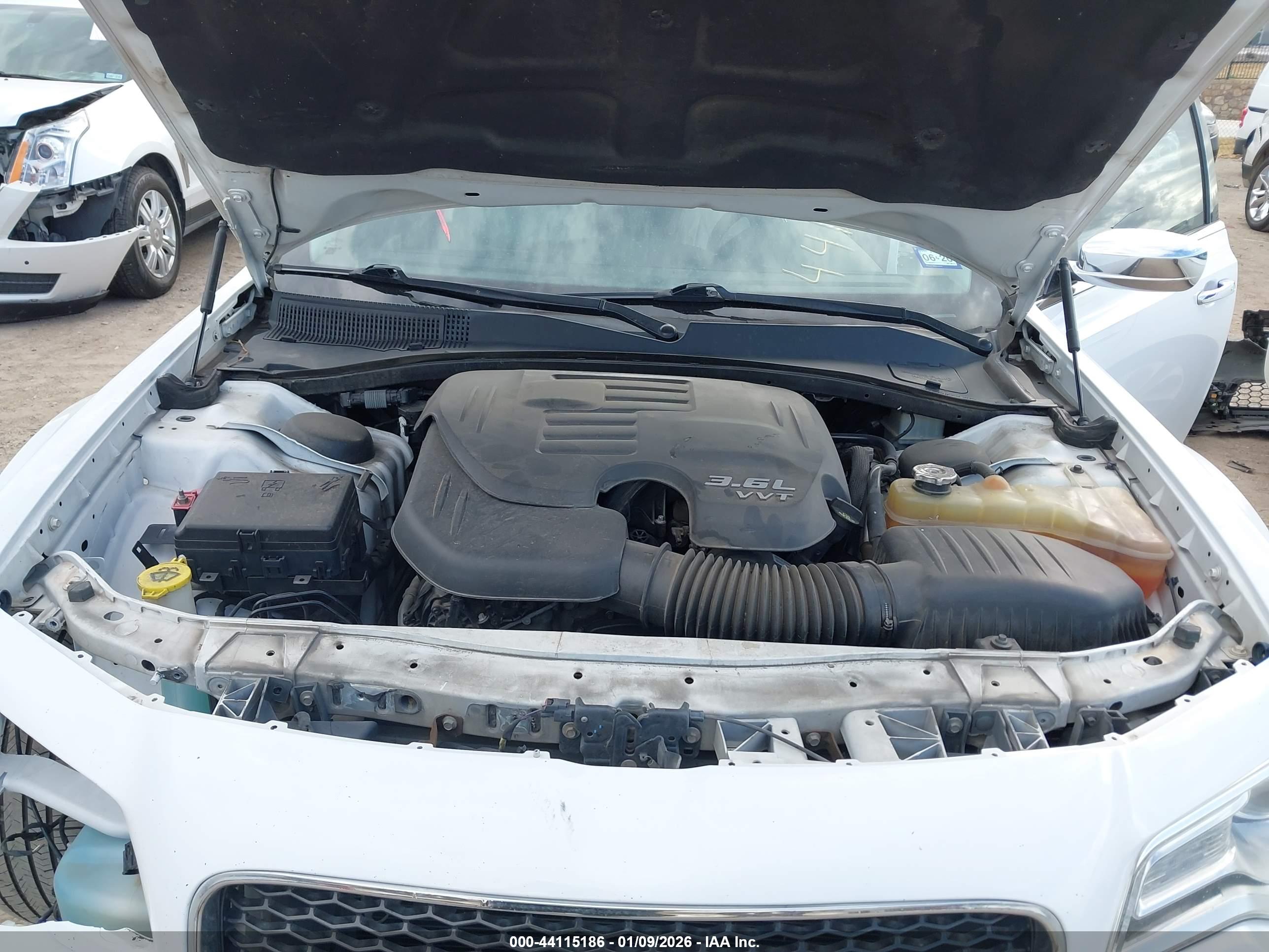 CHRYSLER 300 image 10