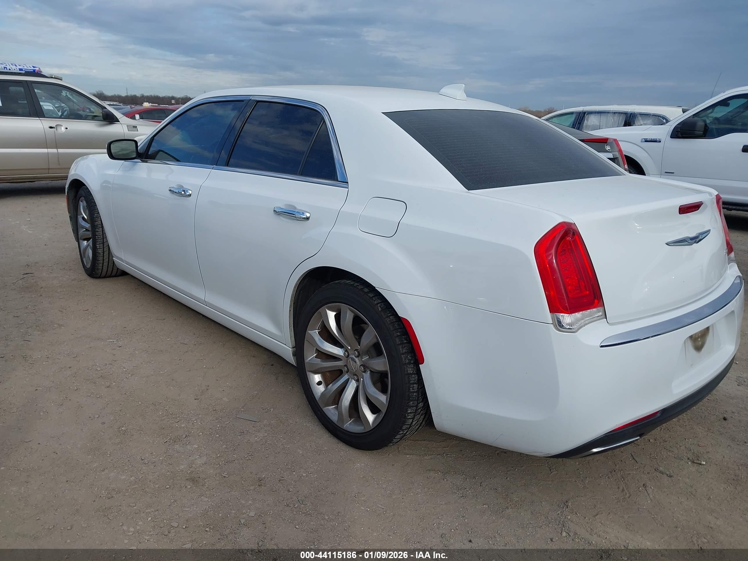 CHRYSLER 300 image 3