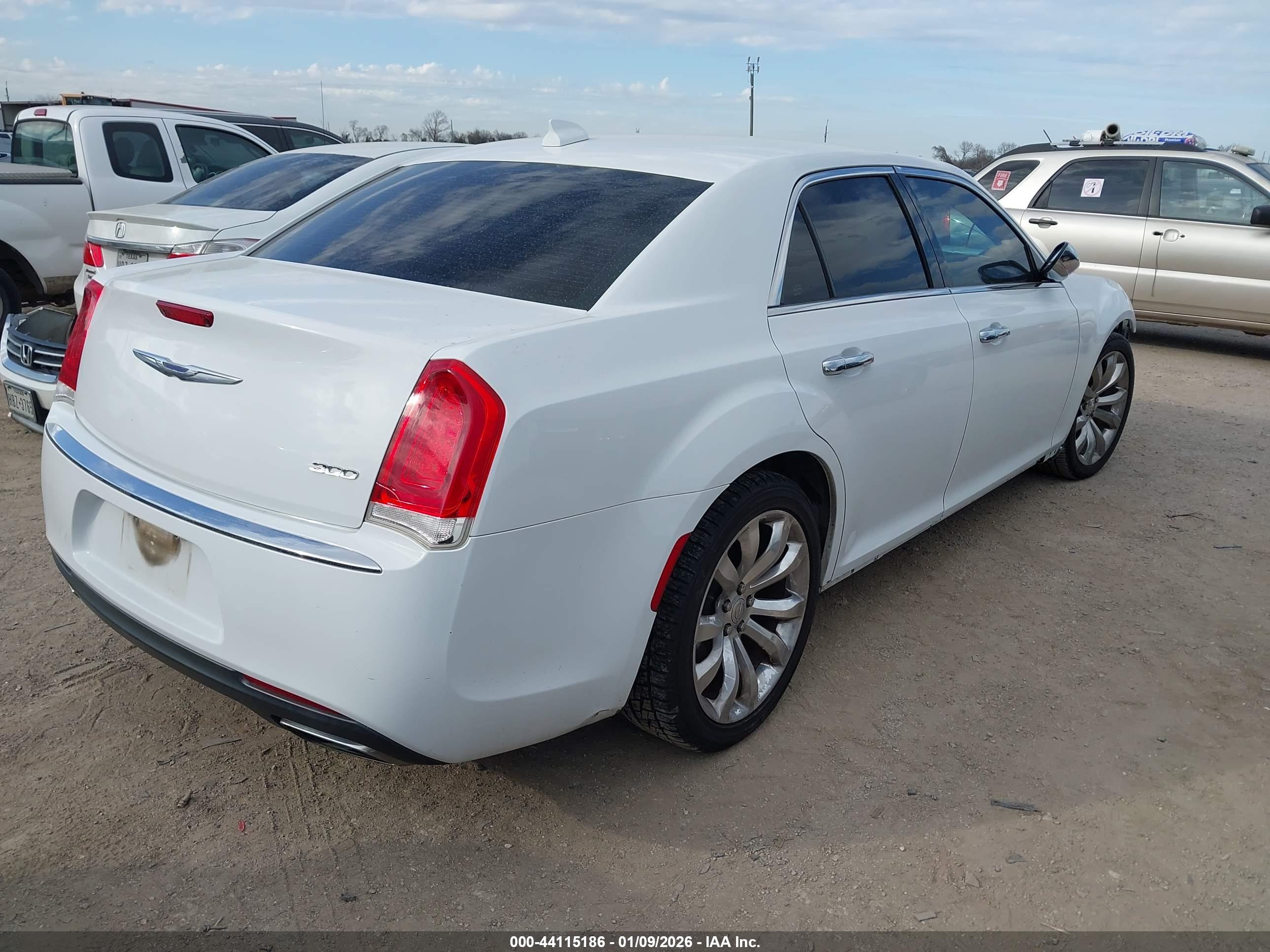 CHRYSLER 300 image 4
