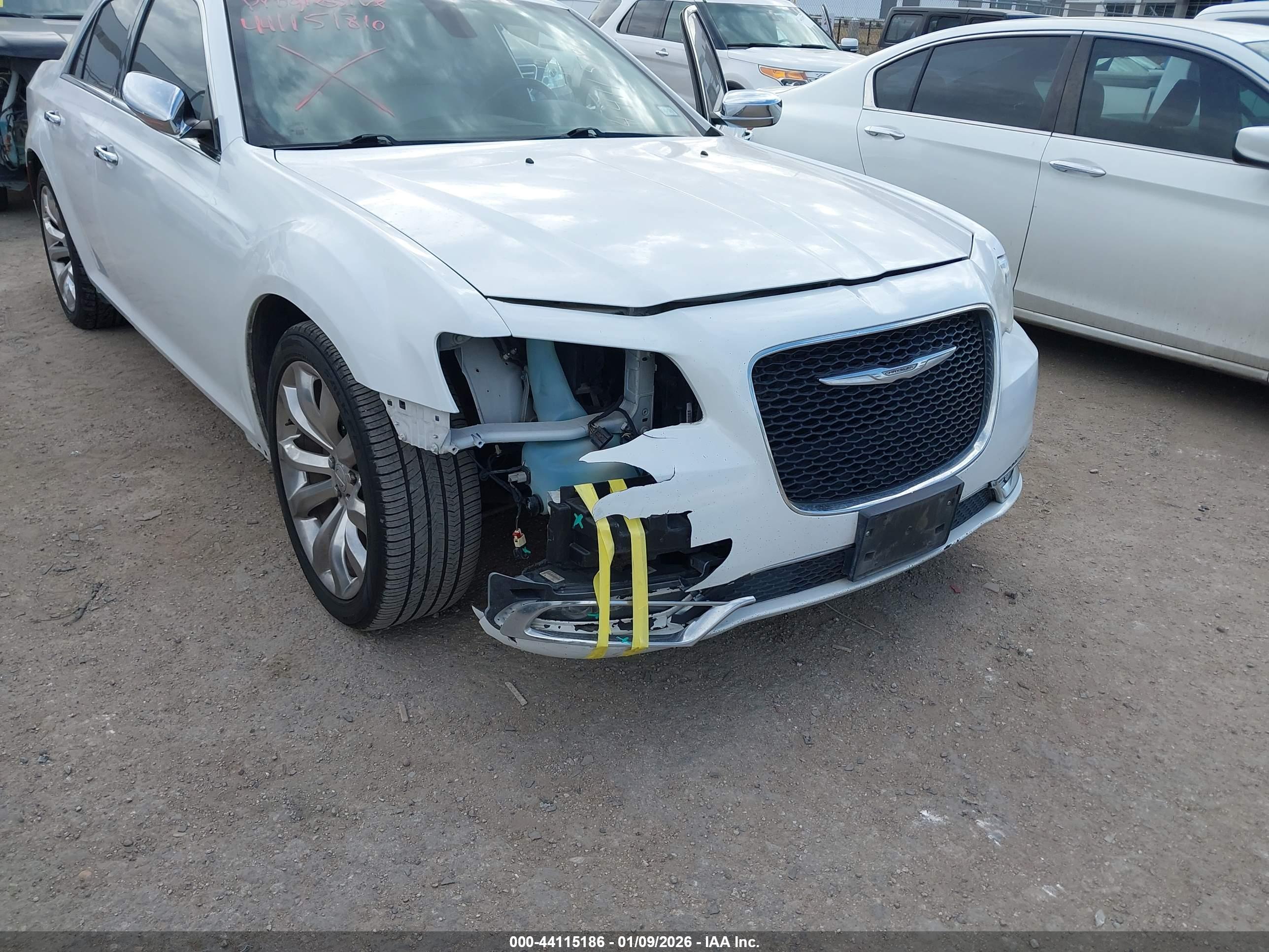 CHRYSLER 300 image 6