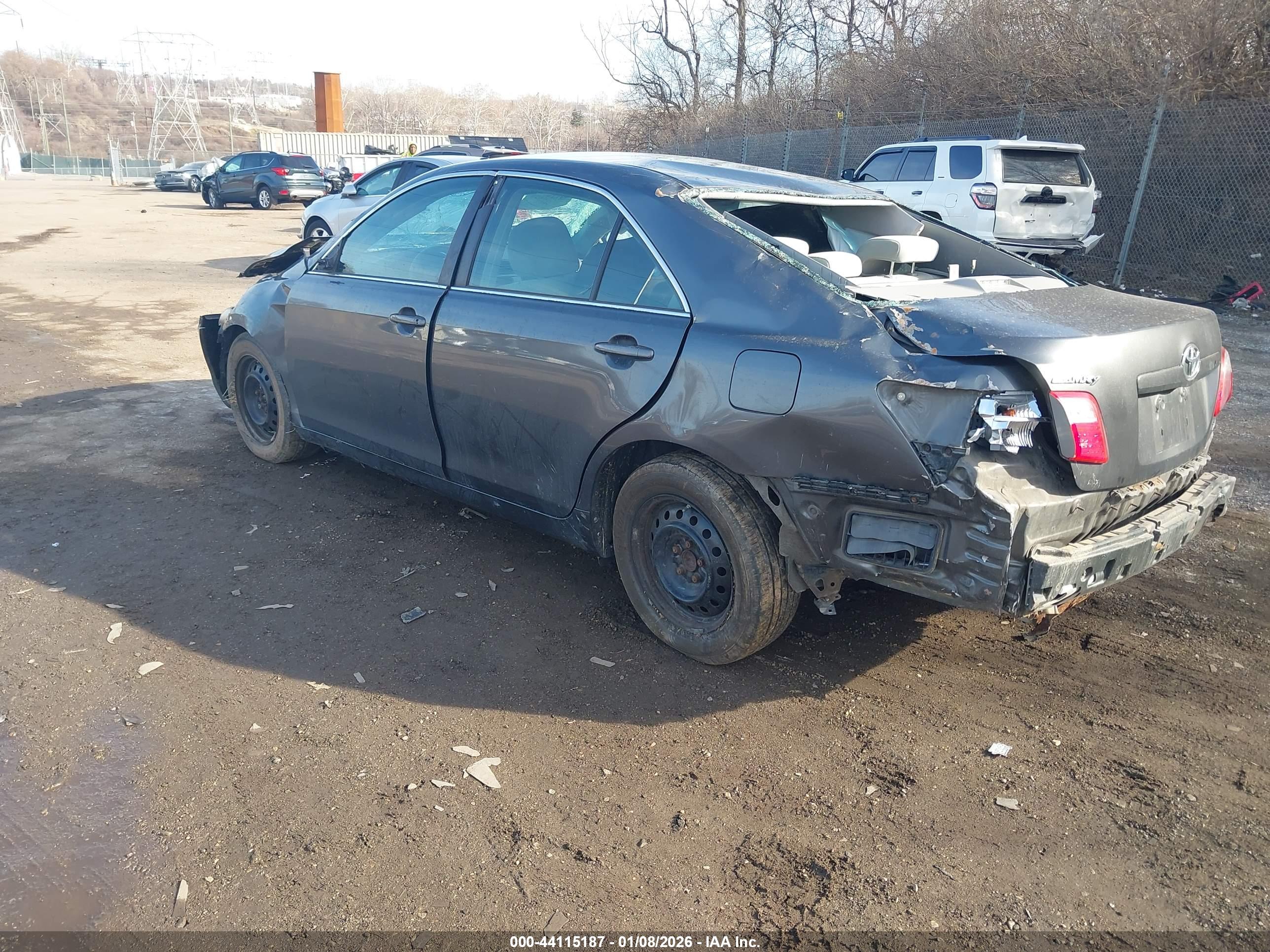 TOYOTA CAMRY image 3