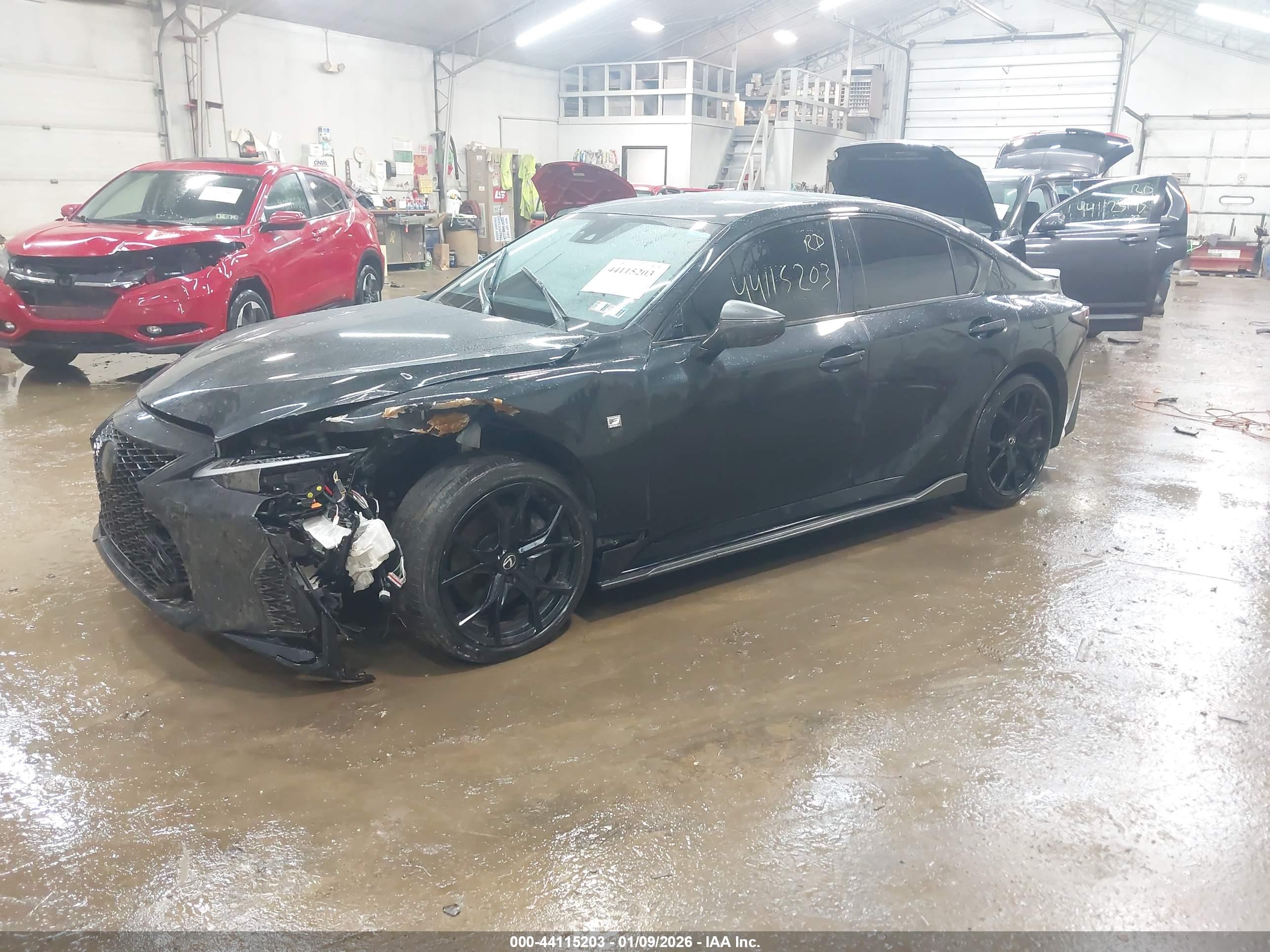 LEXUS IS image 2