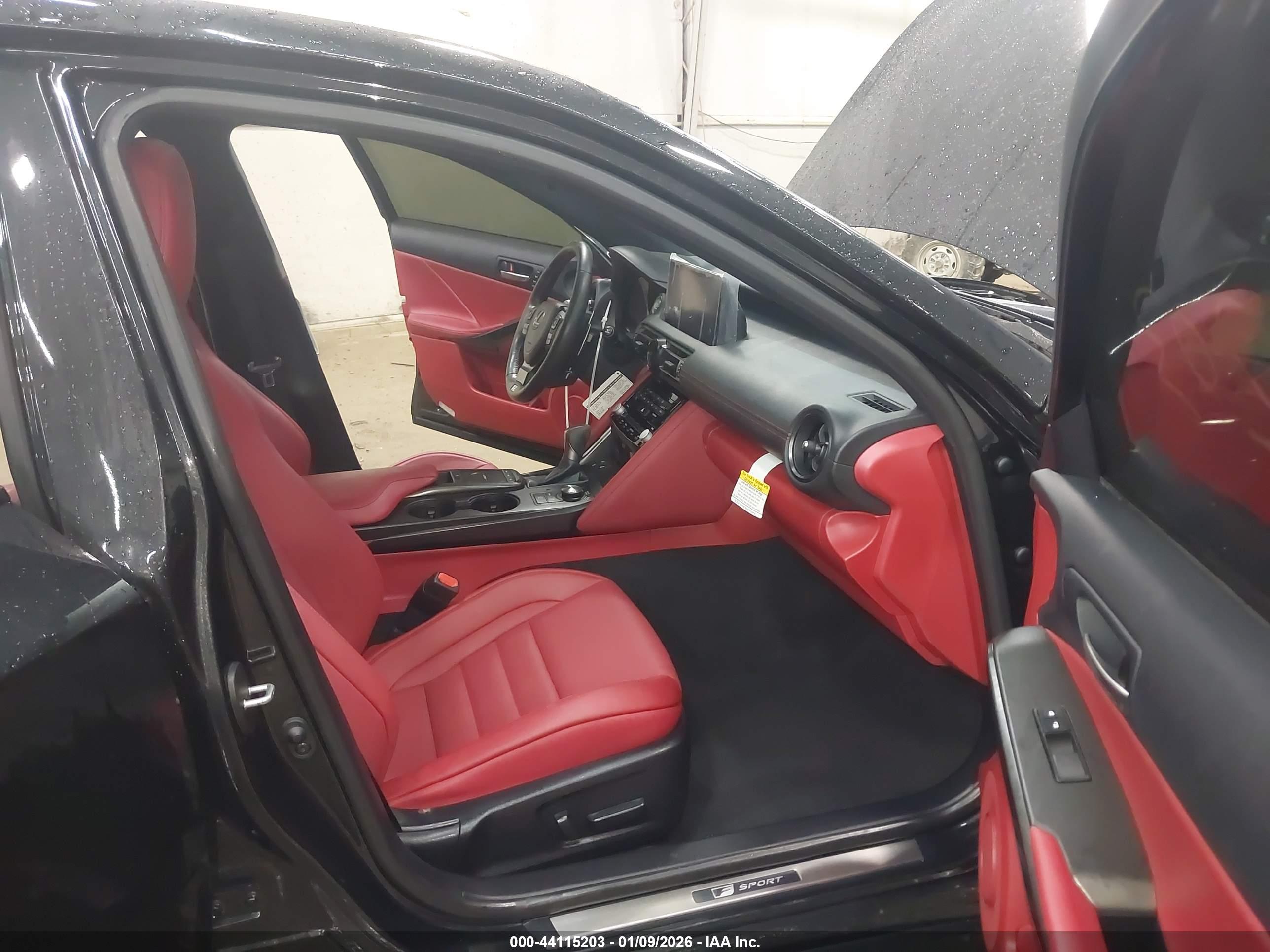 LEXUS IS image 5