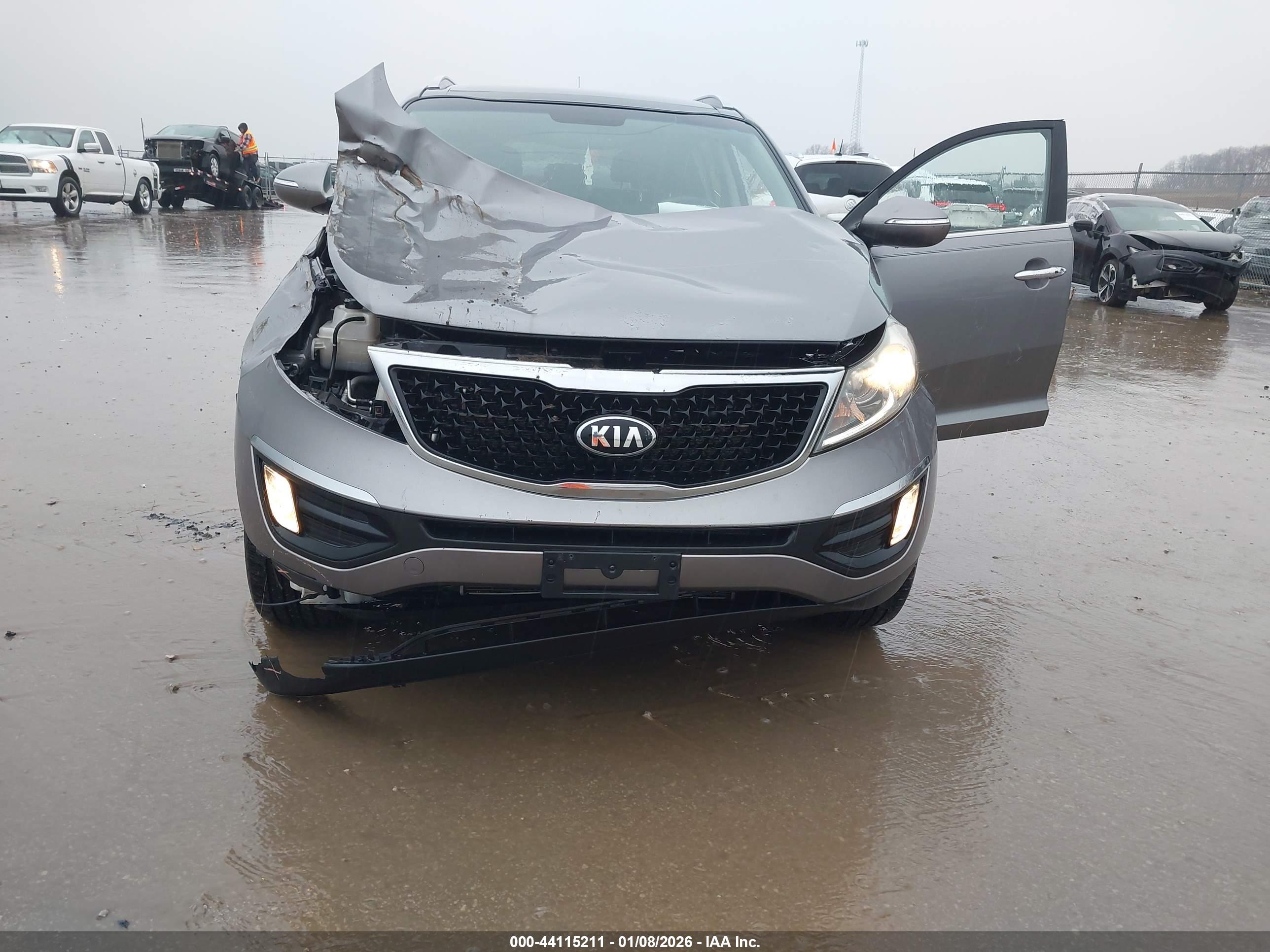 KIA SPORTAGE image 6