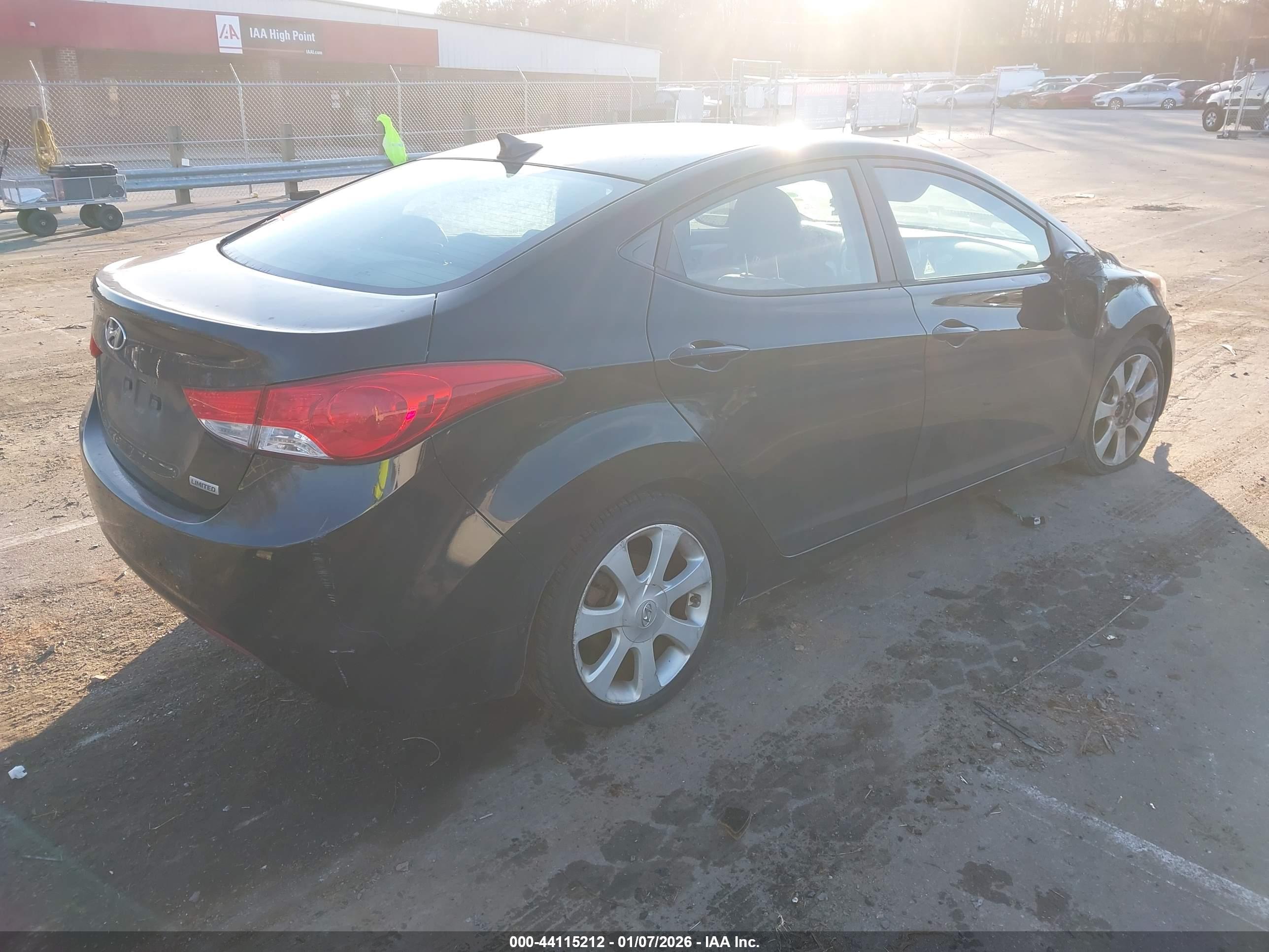 HYUNDAI ELANTRA image 4