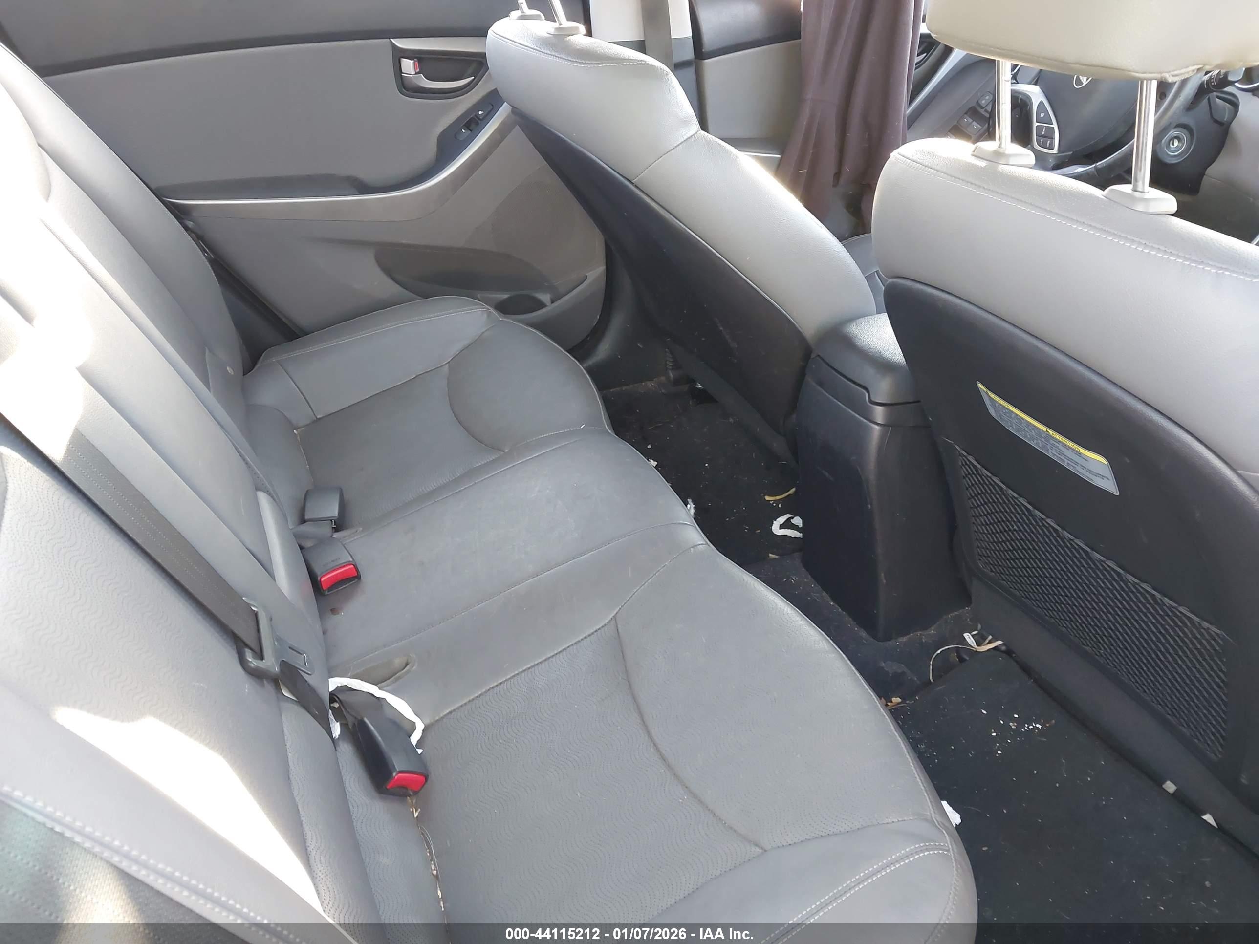 HYUNDAI ELANTRA image 8