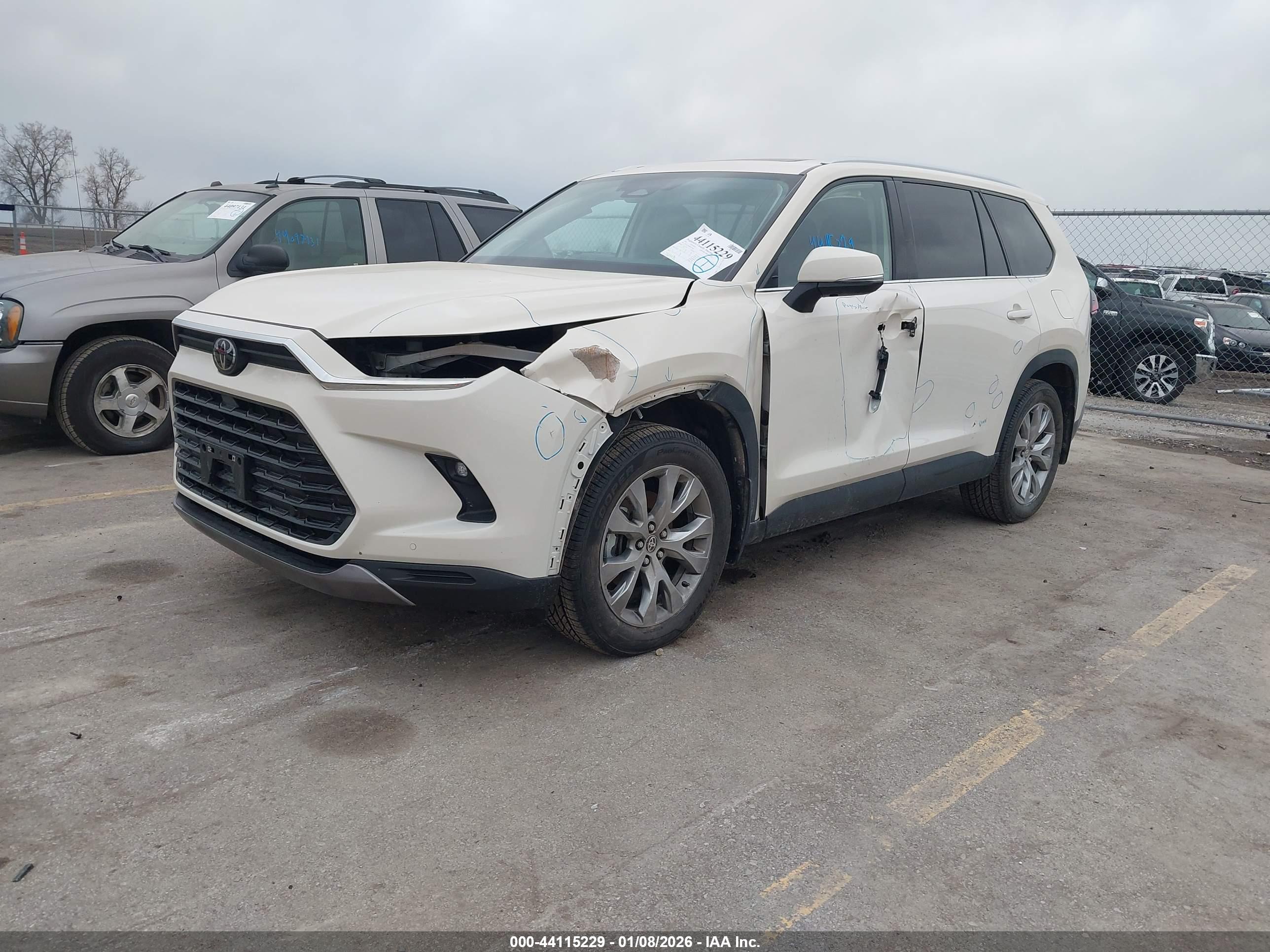 TOYOTA GRAND image 2