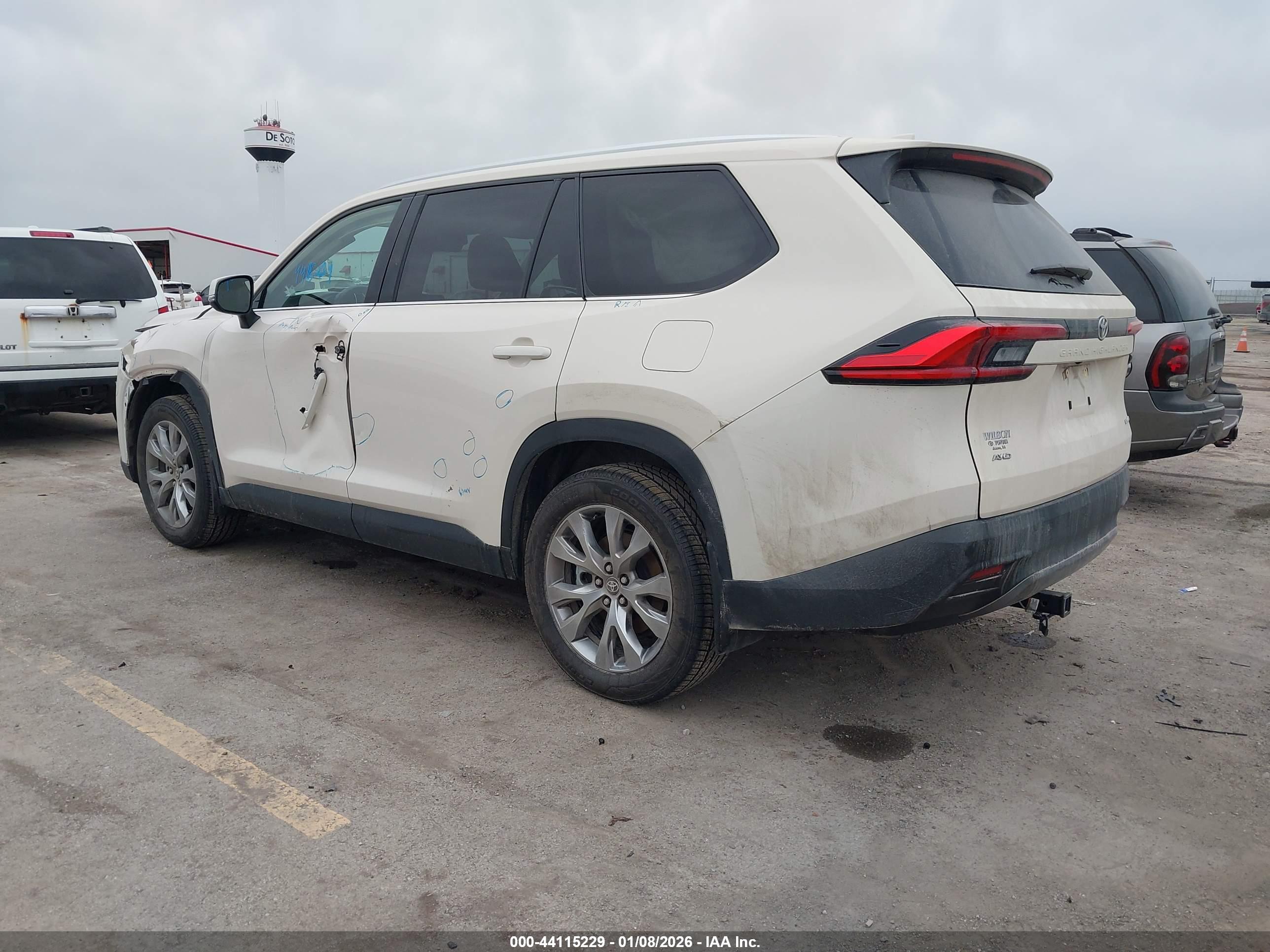 TOYOTA GRAND image 3