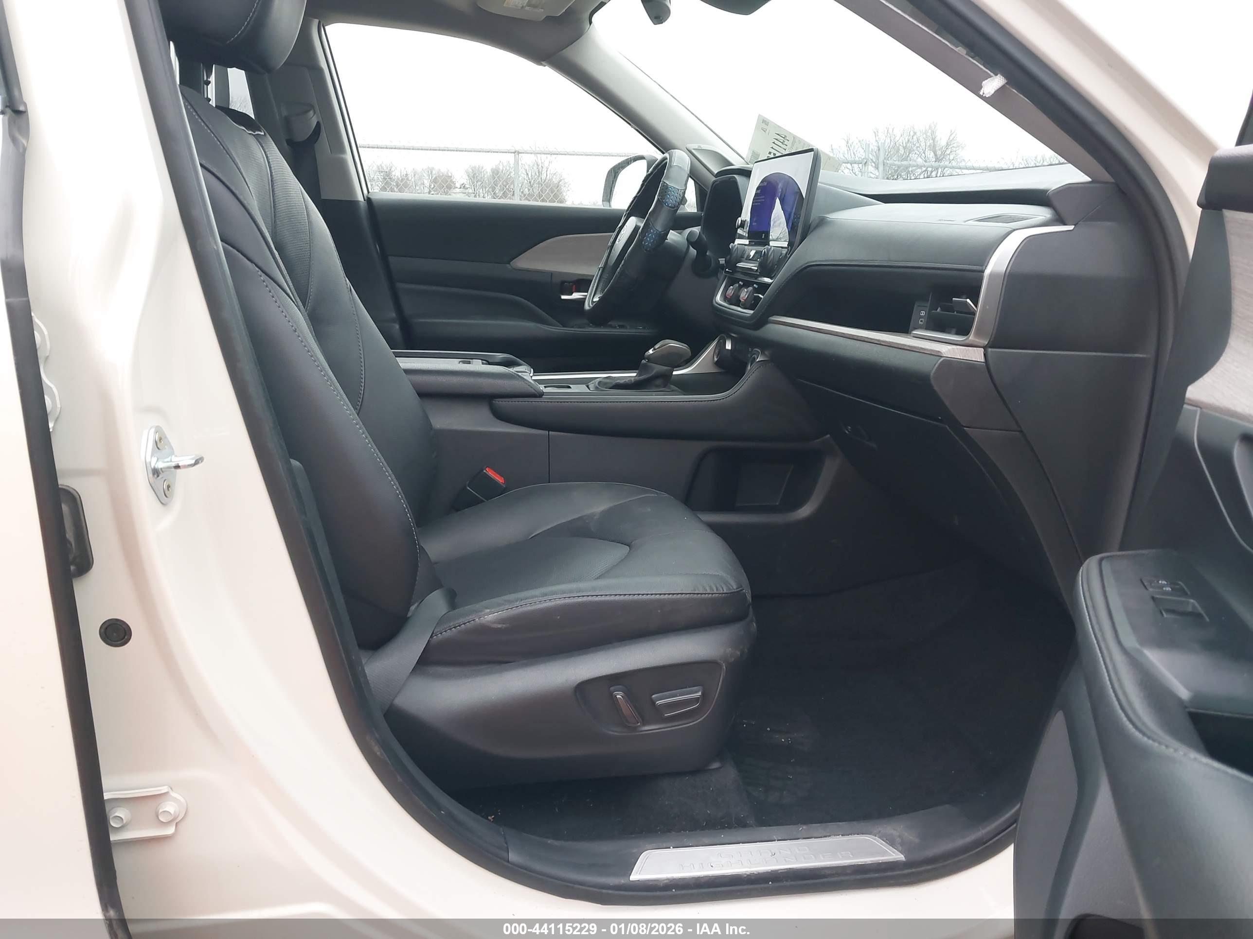 TOYOTA GRAND image 5