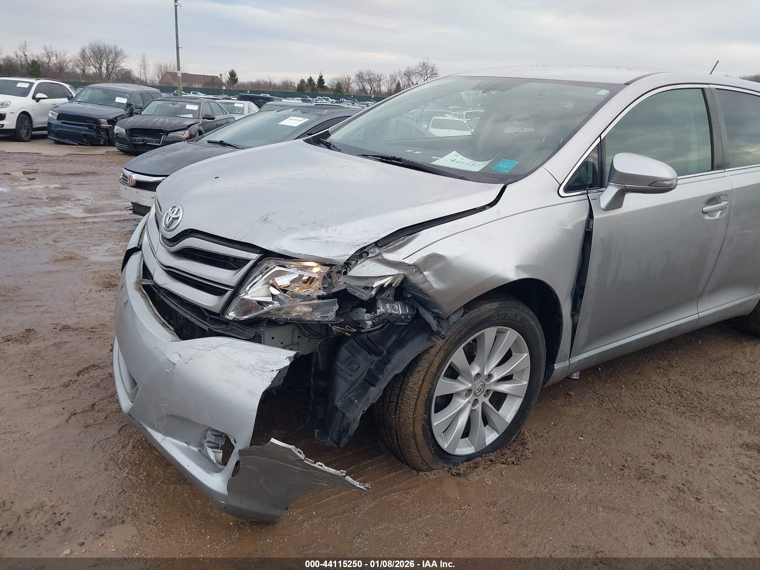 TOYOTA VENZA image 6