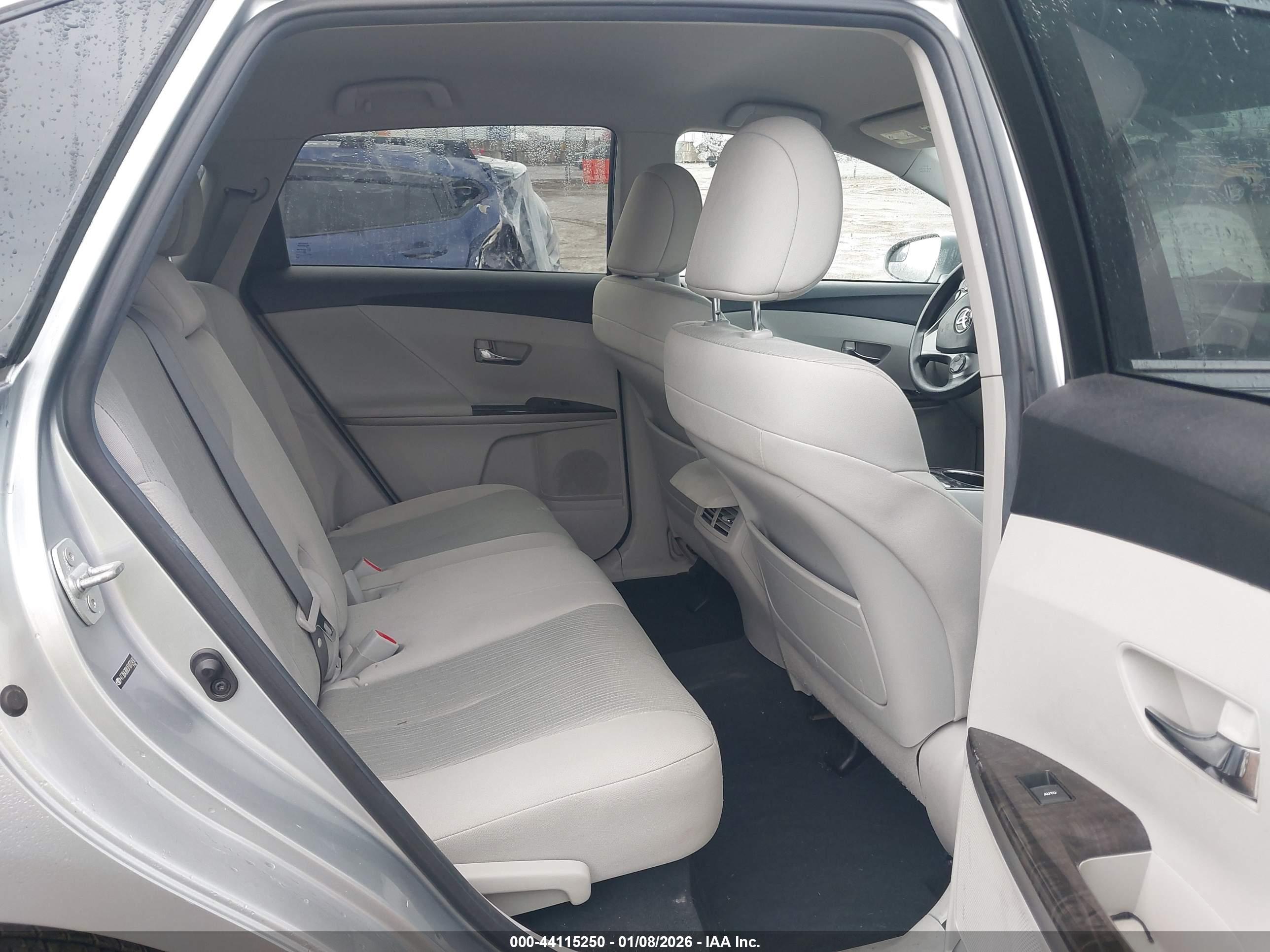 TOYOTA VENZA image 8