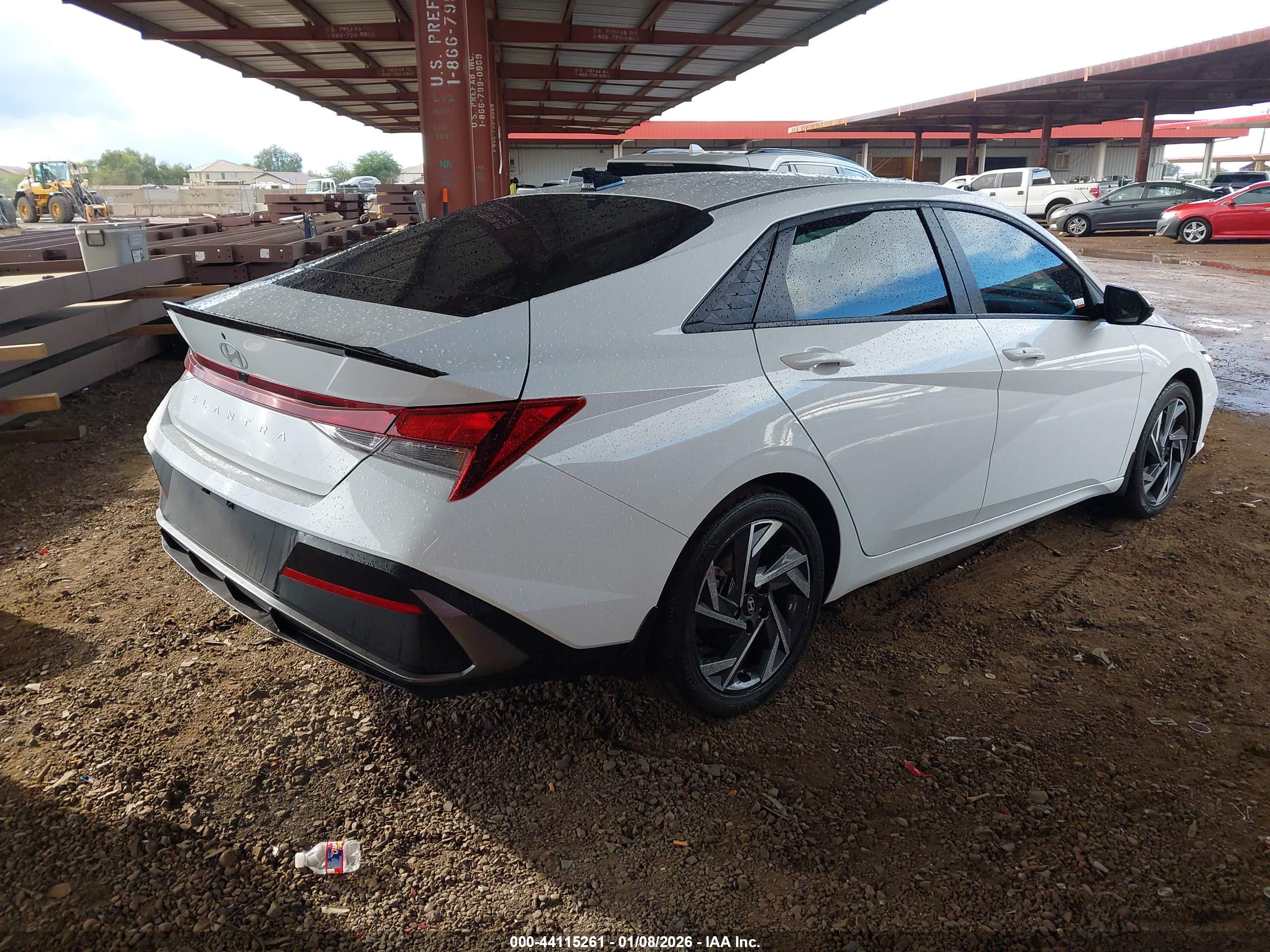 HYUNDAI ELANTRA image 4