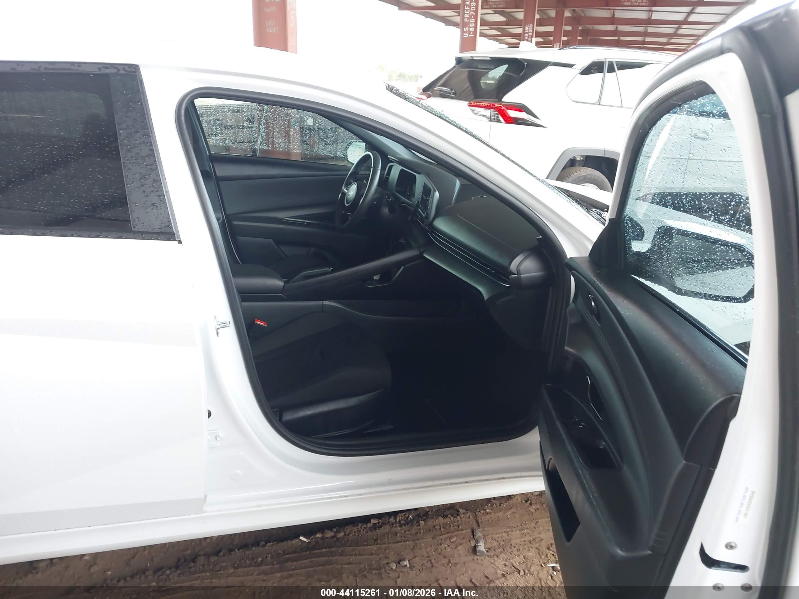 HYUNDAI ELANTRA image 5