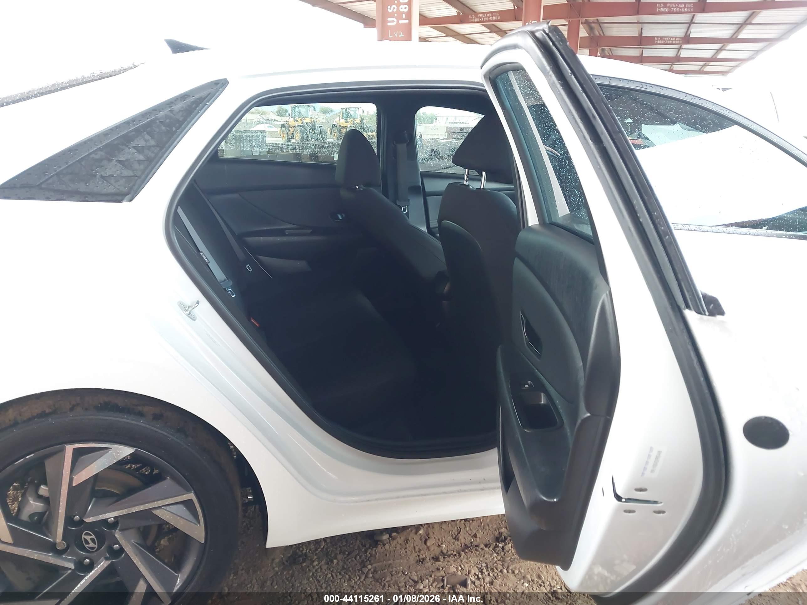HYUNDAI ELANTRA image 8
