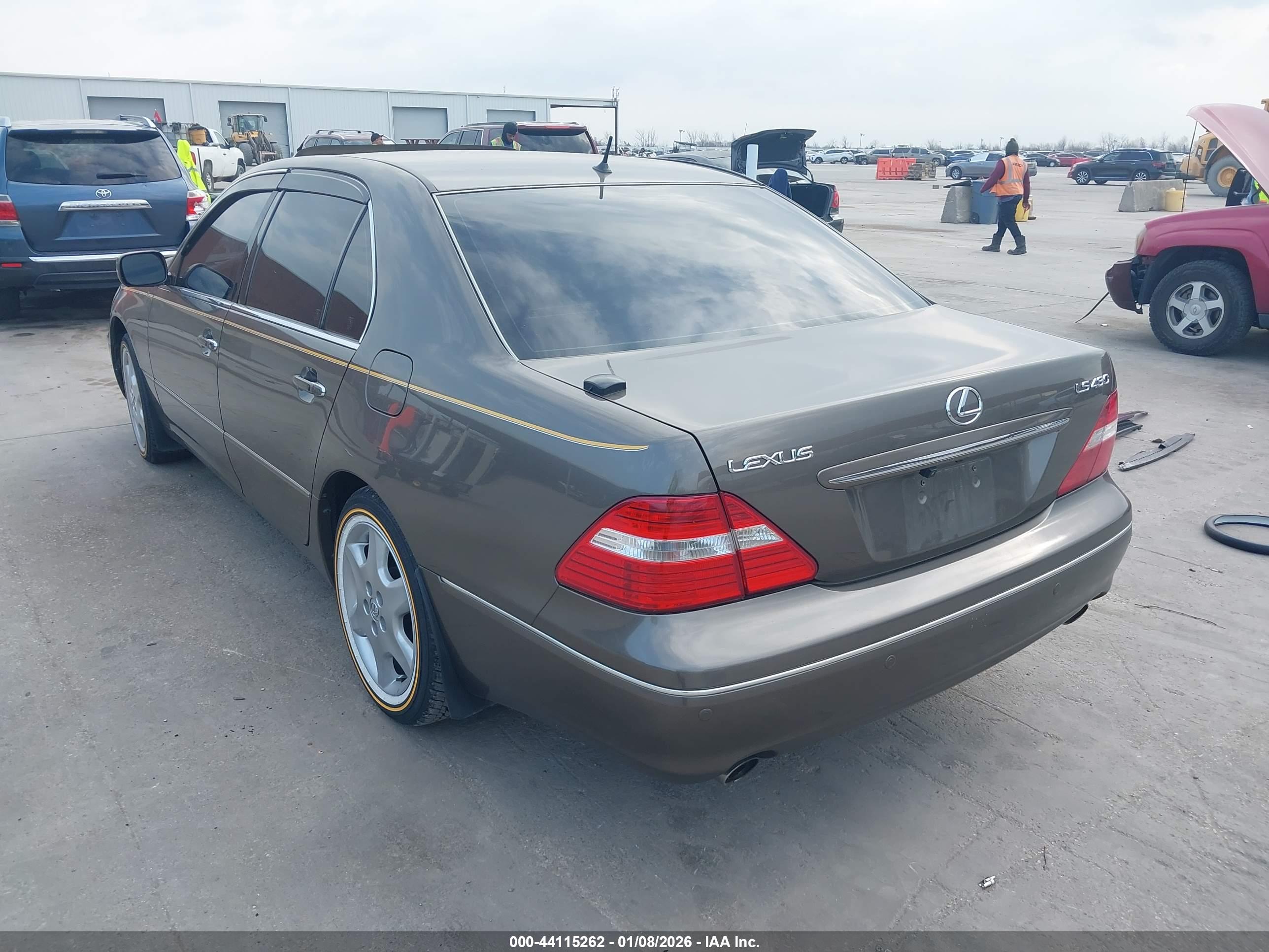LEXUS LS image 3