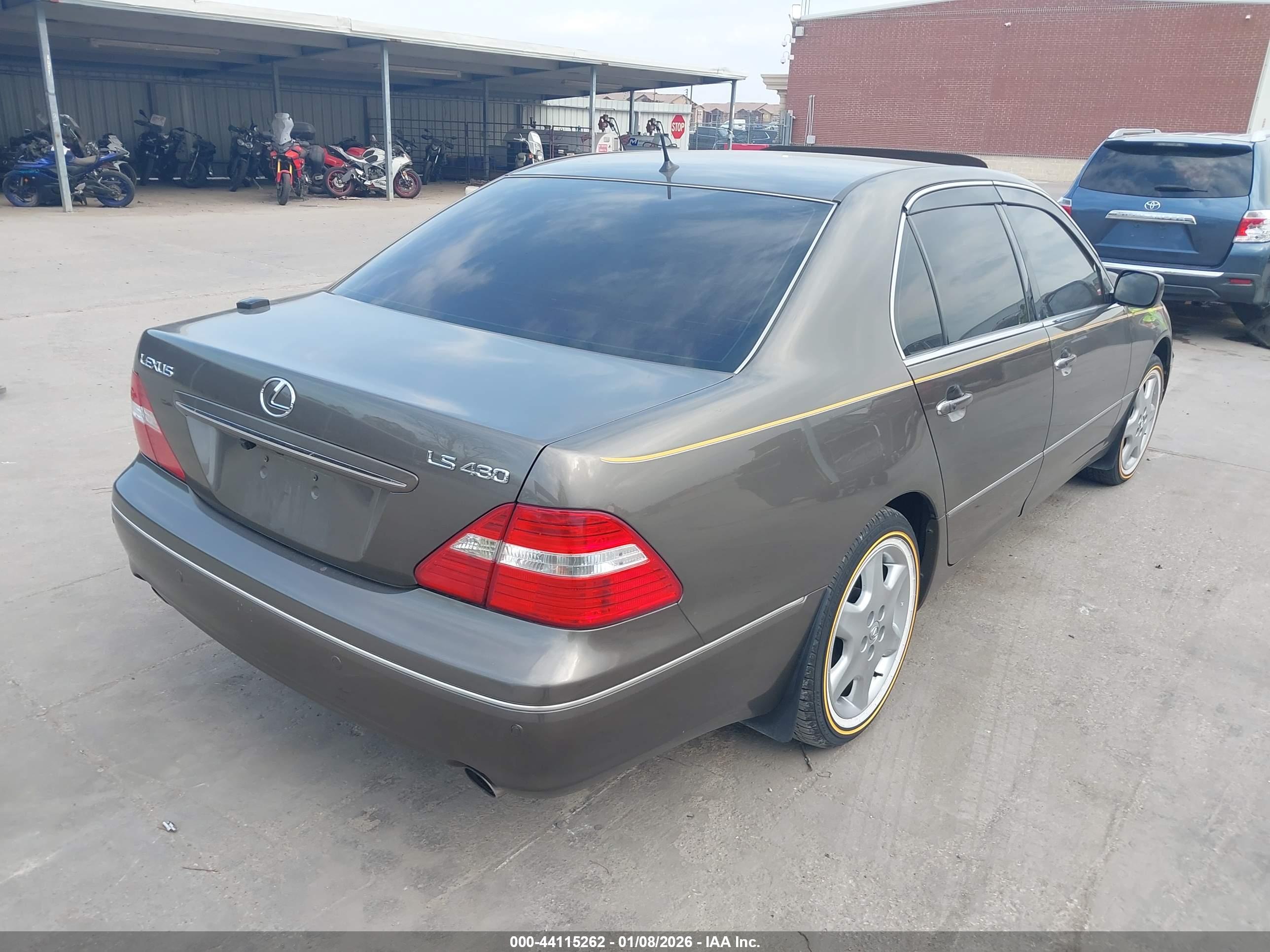 LEXUS LS image 4
