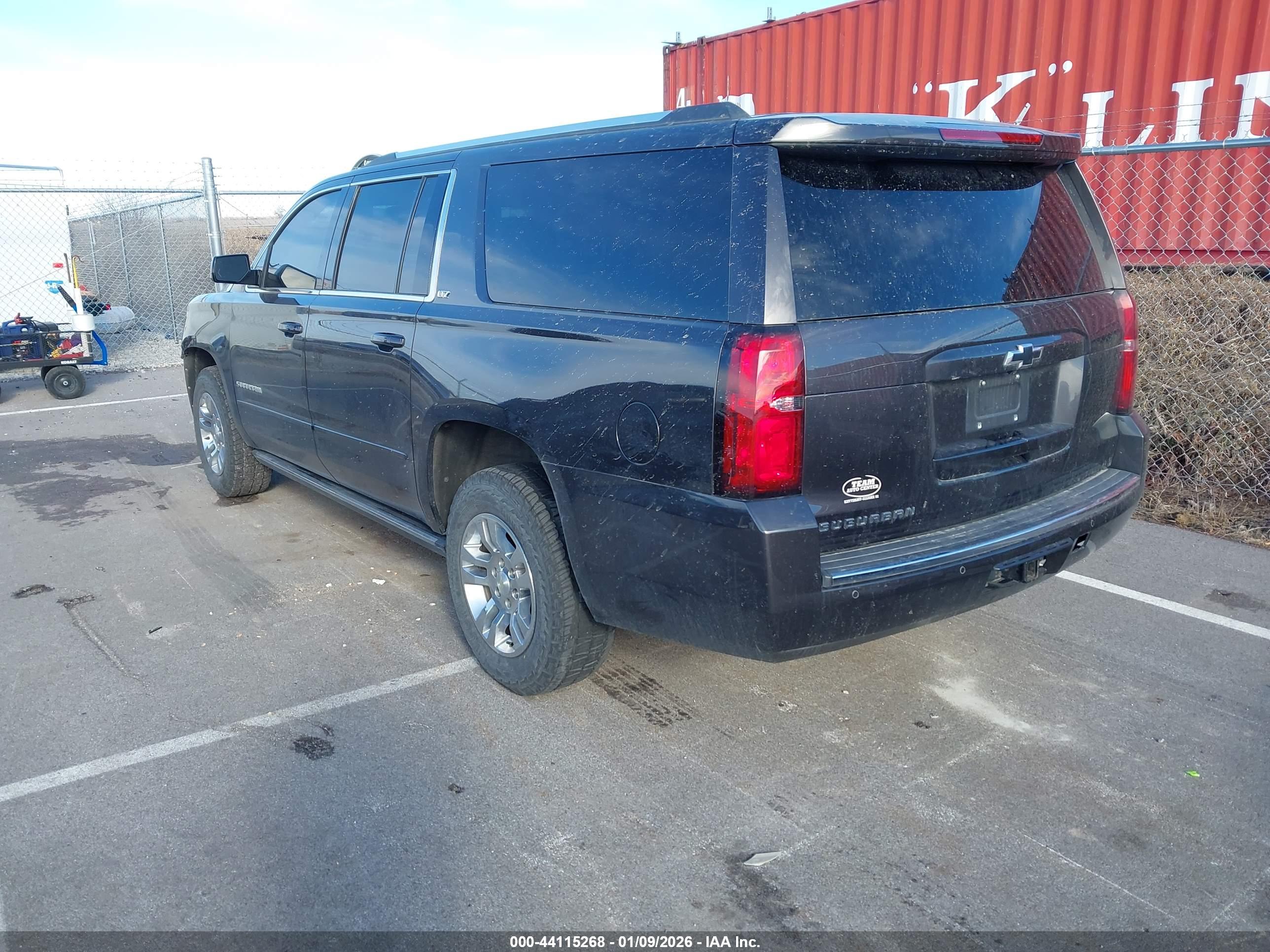 CHEVROLET SUBURBAN image 3