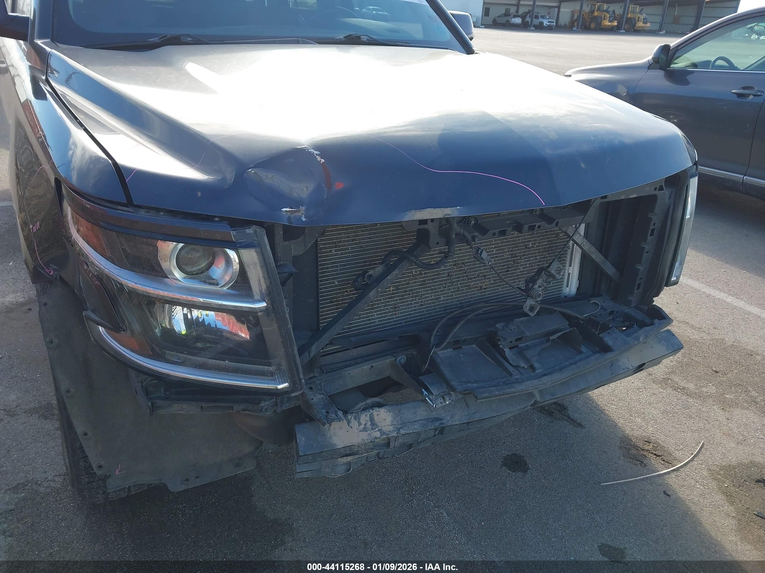 CHEVROLET SUBURBAN image 6