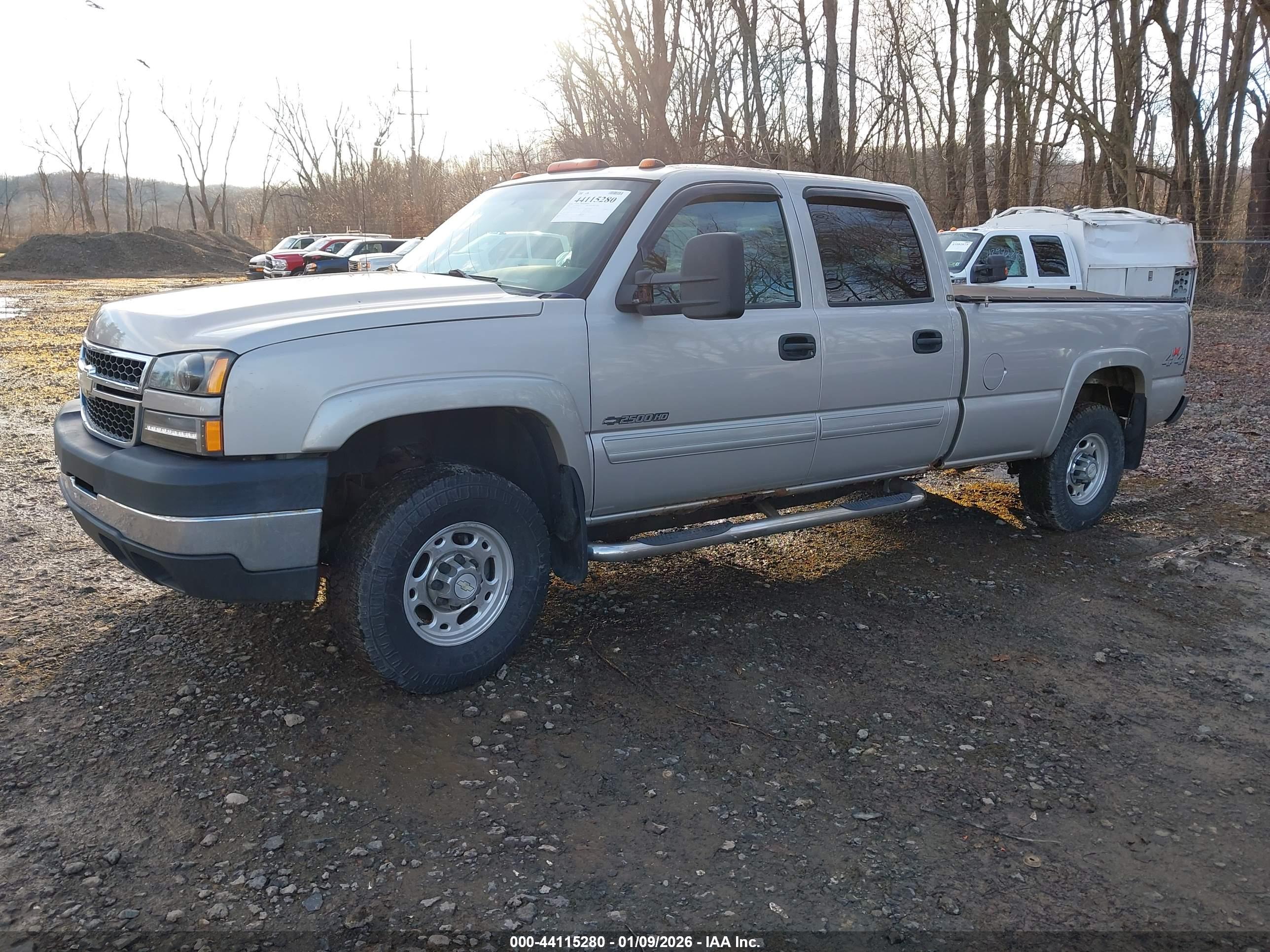 CHEVROLET SILVERADO image 2