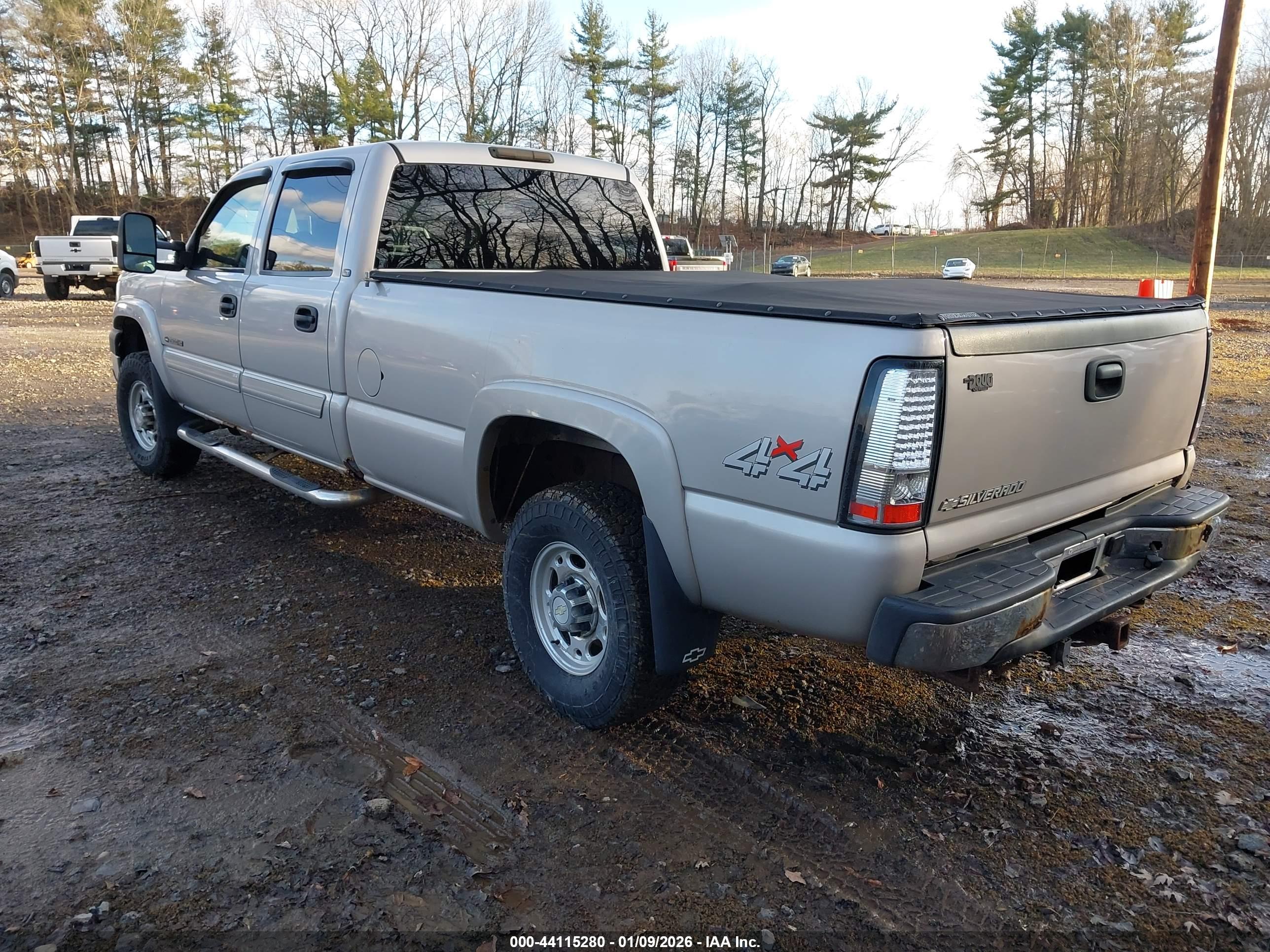 CHEVROLET SILVERADO image 3