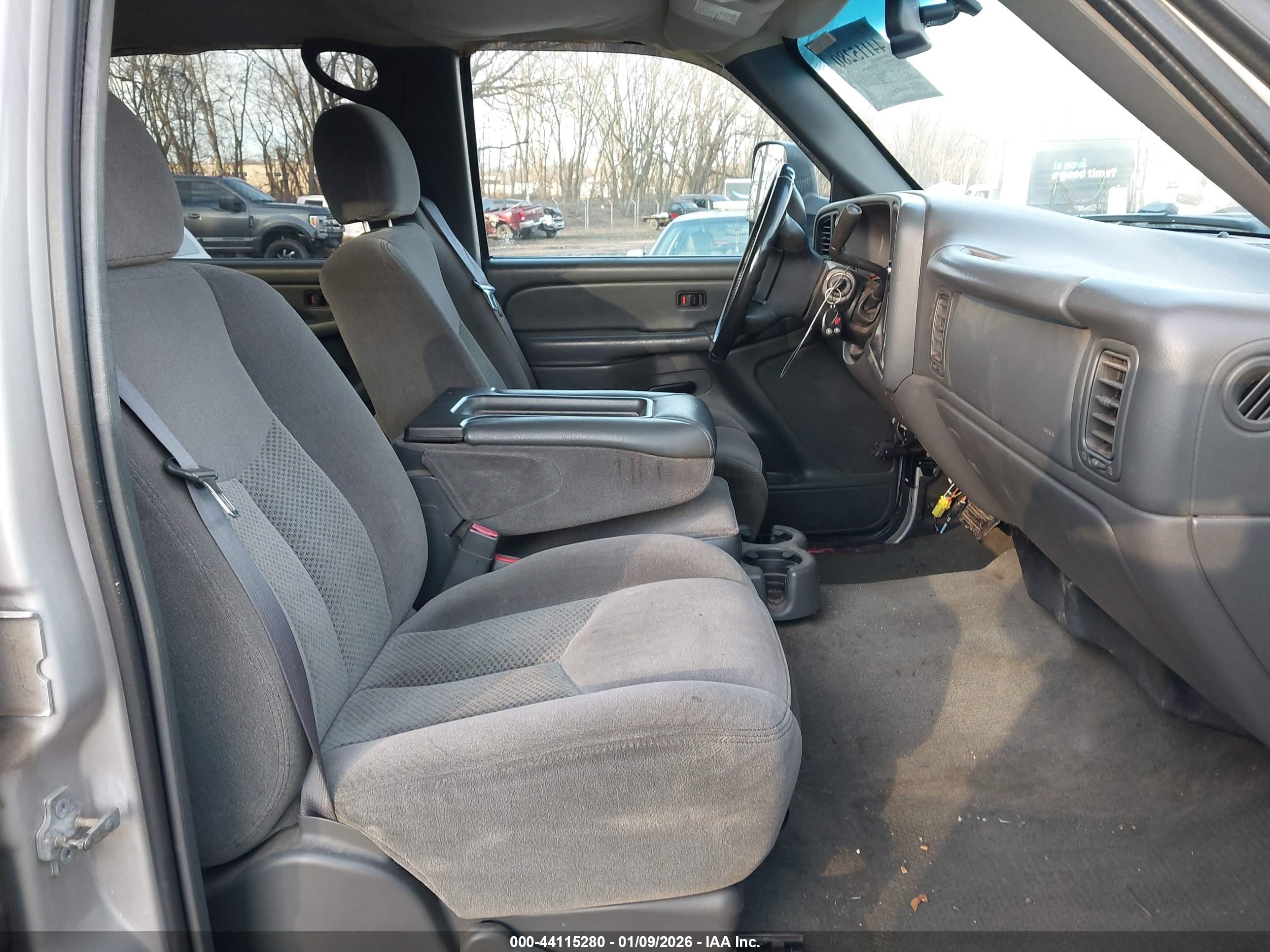 CHEVROLET SILVERADO image 5