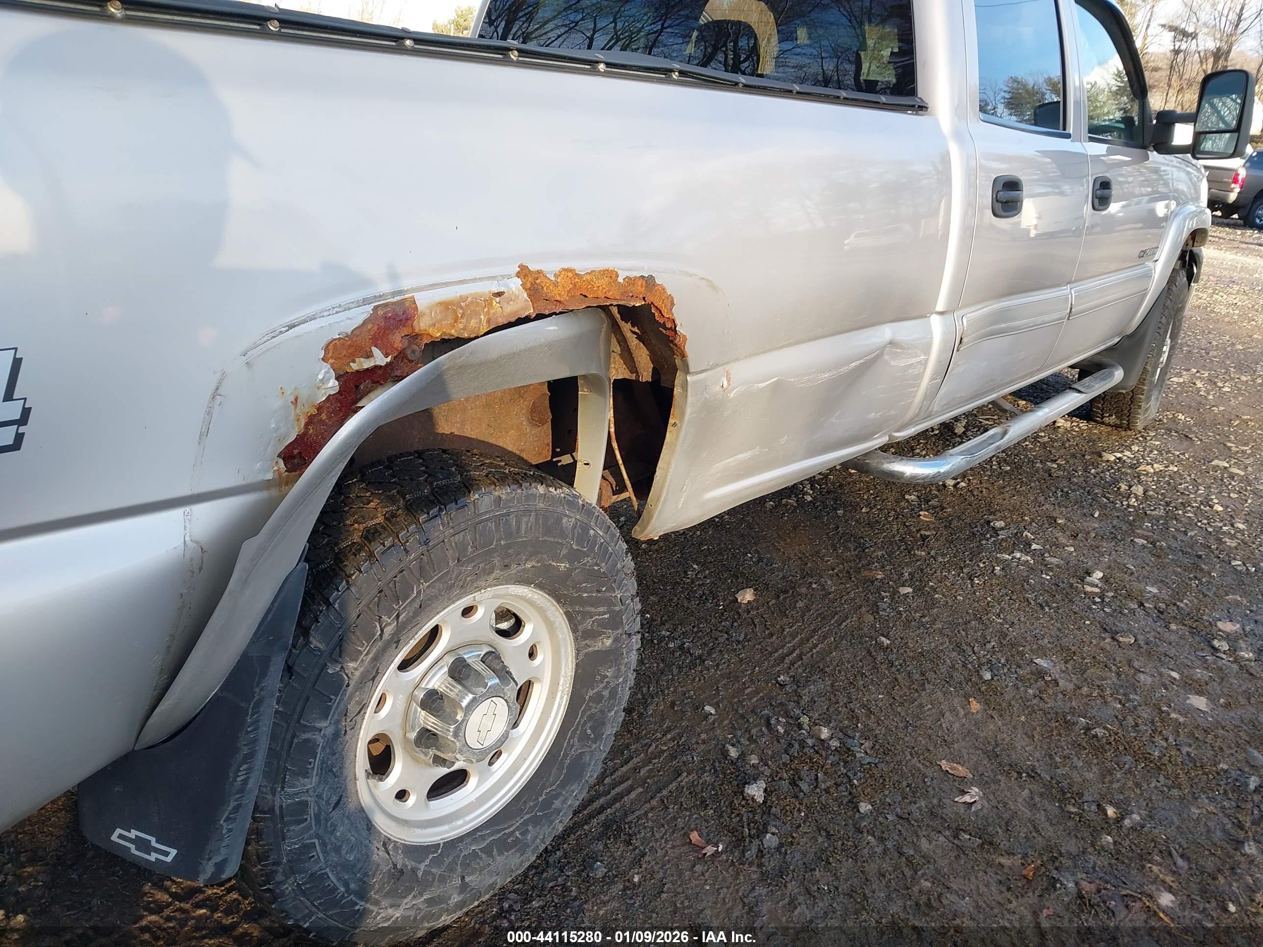 CHEVROLET SILVERADO image 6