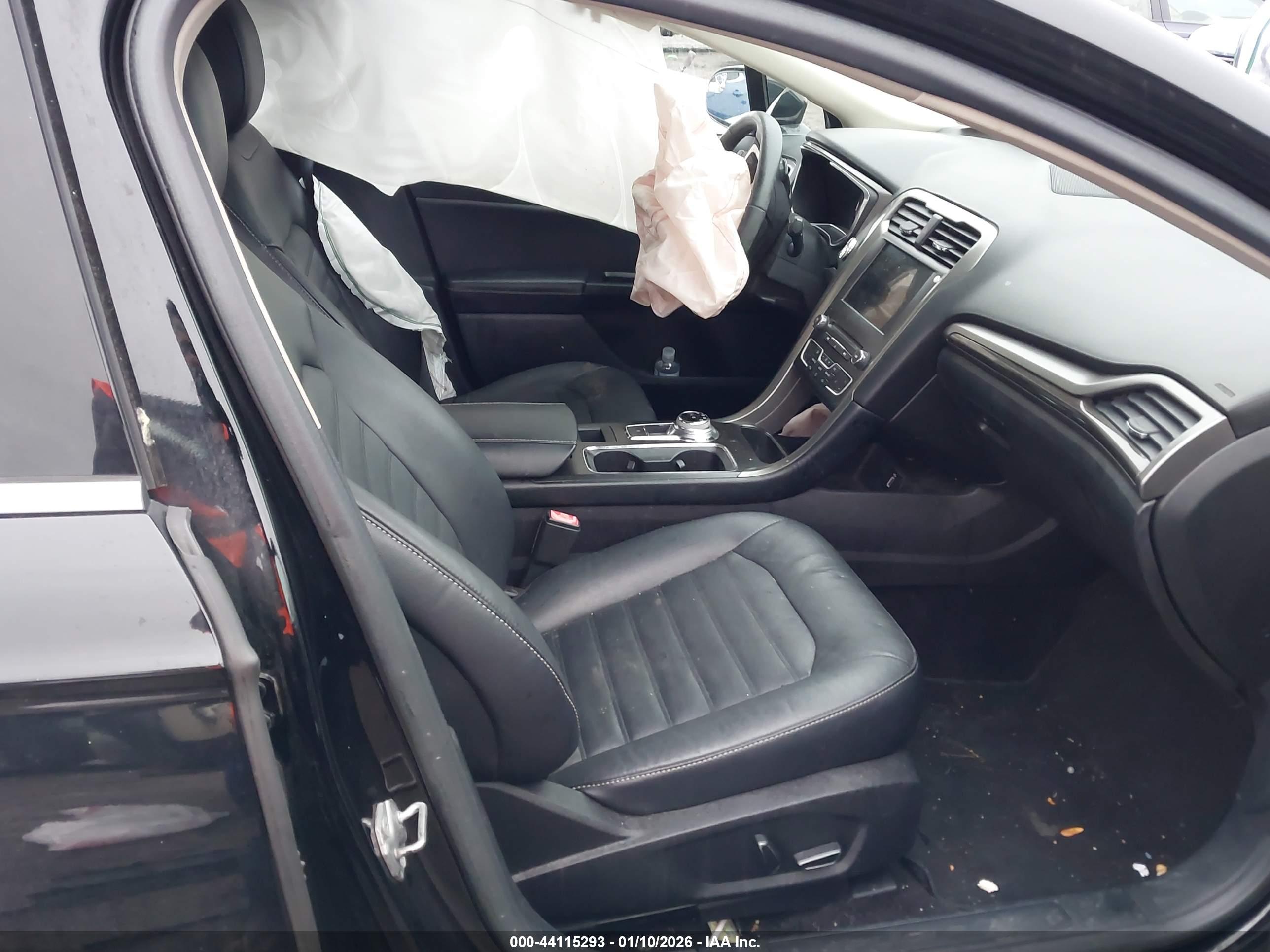FORD FUSION image 5
