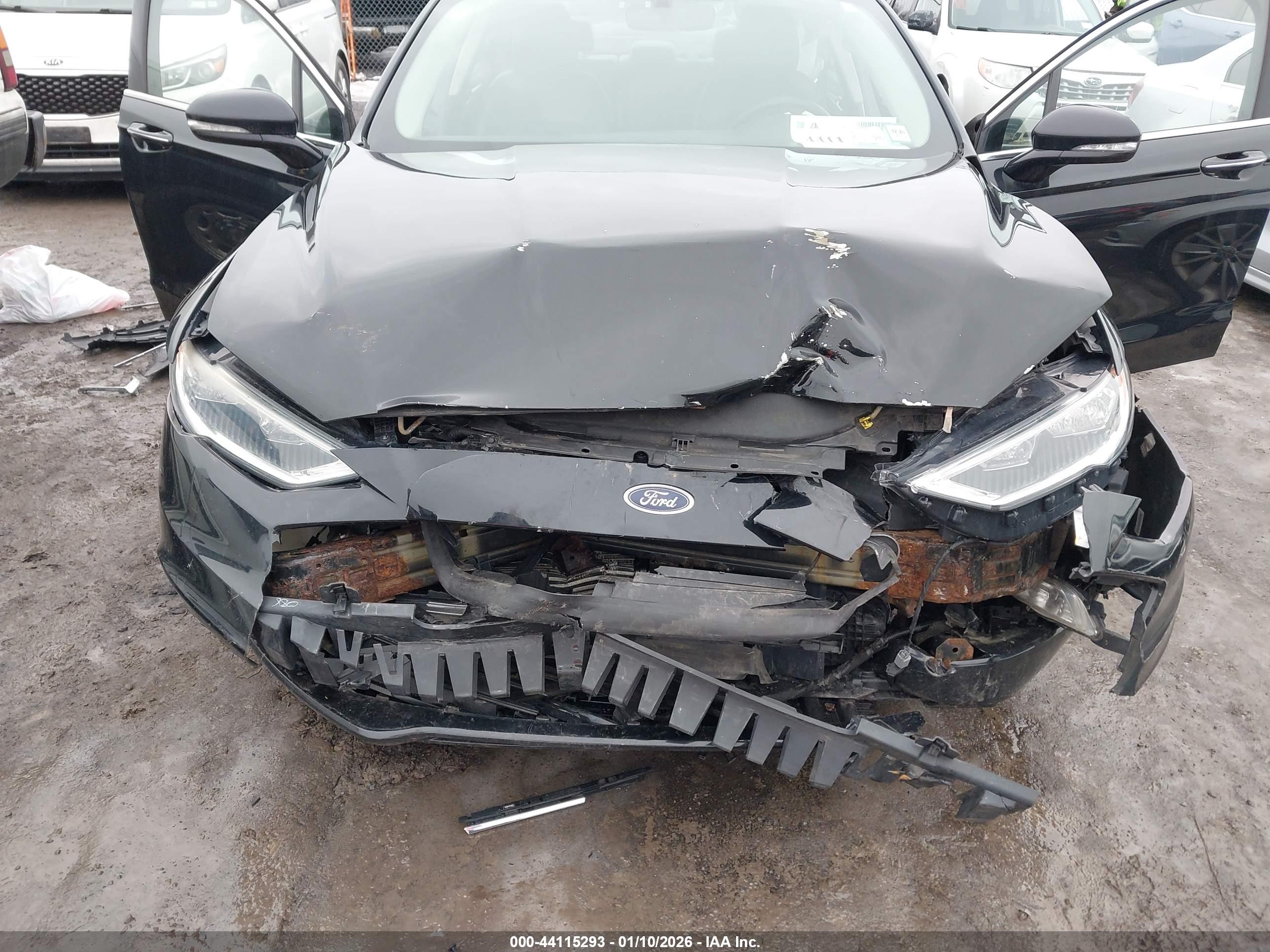 FORD FUSION image 6
