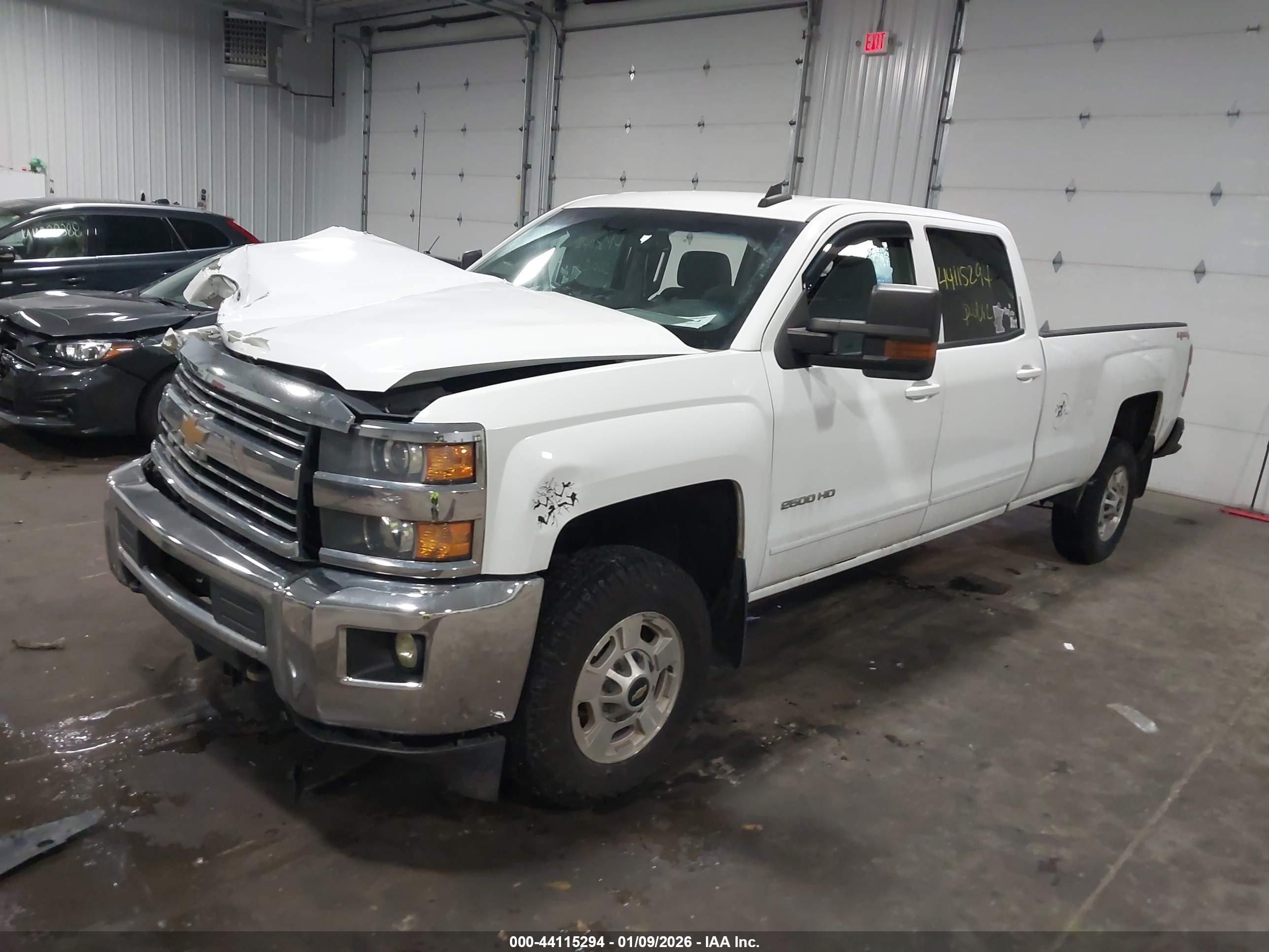 CHEVROLET SILVERADO image 2