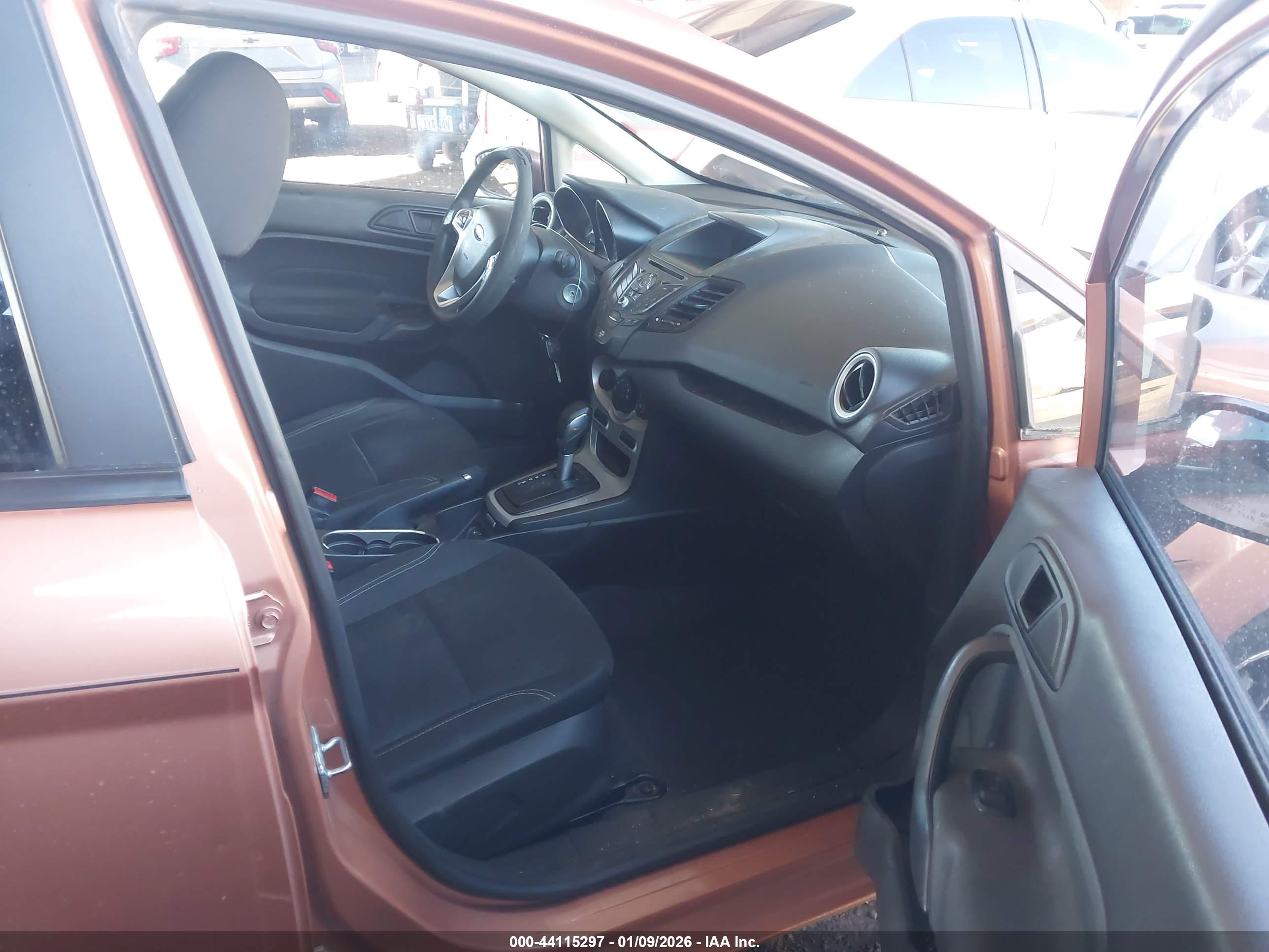 FORD FIESTA image 5