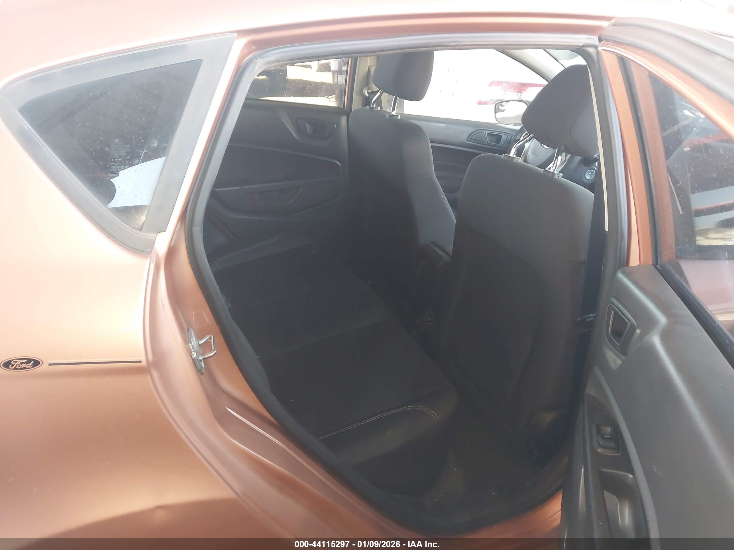 FORD FIESTA image 8